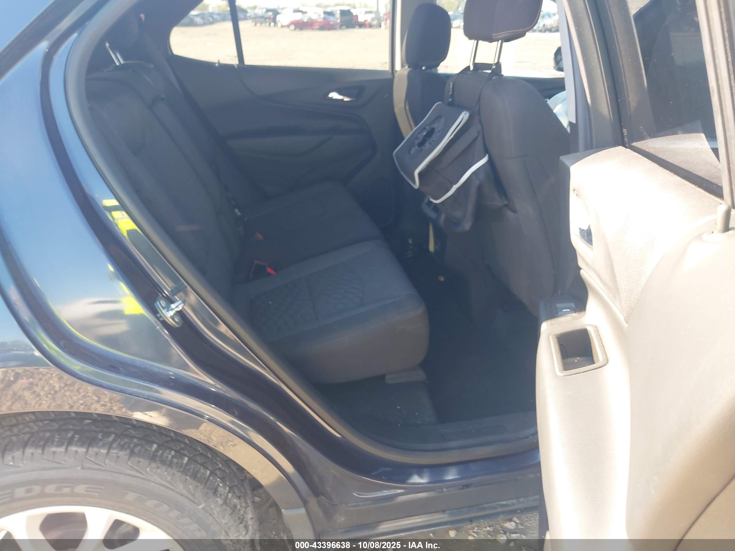 CHEVROLET EQUINOX image 8