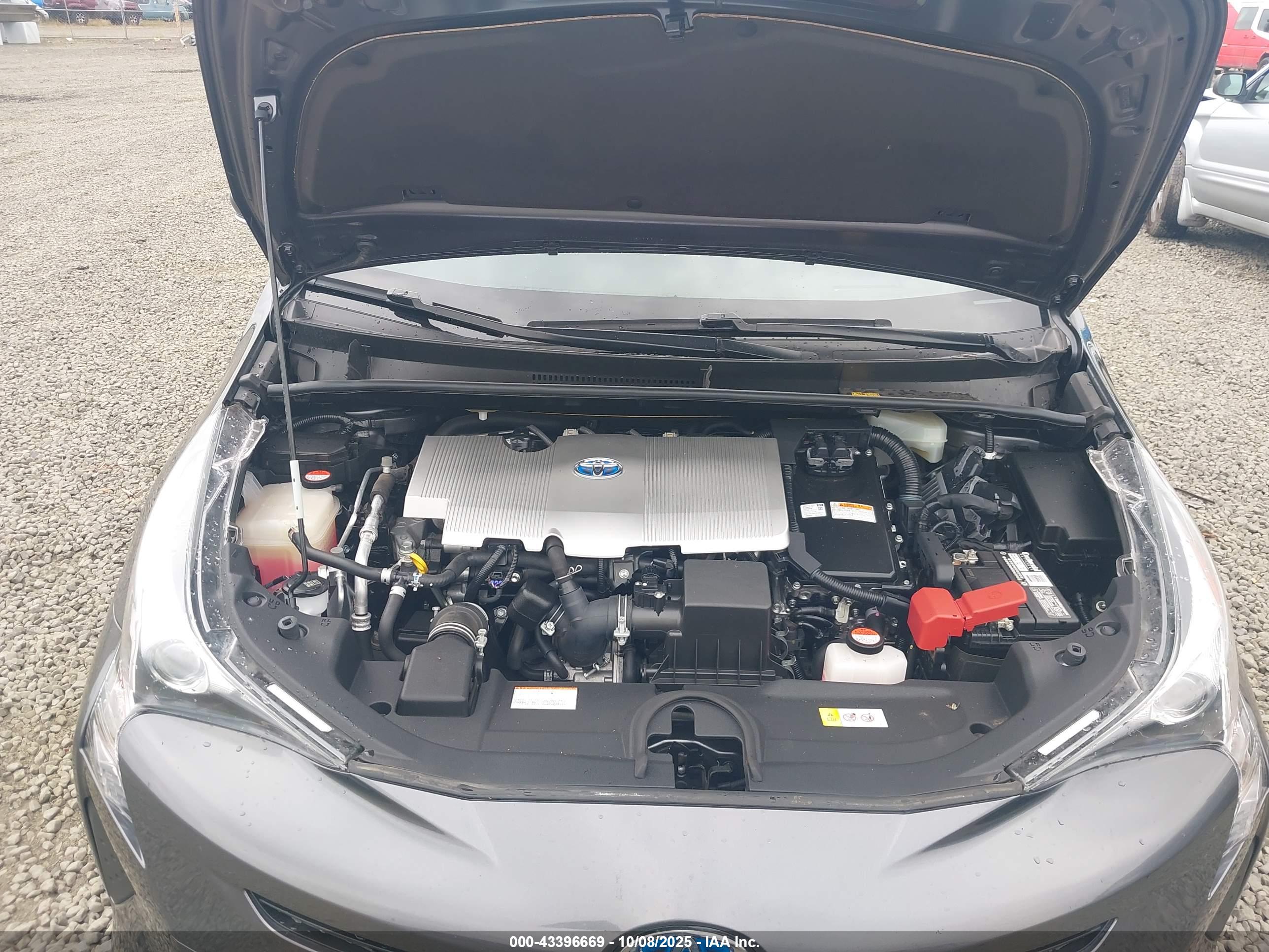 TOYOTA PRIUS image 10