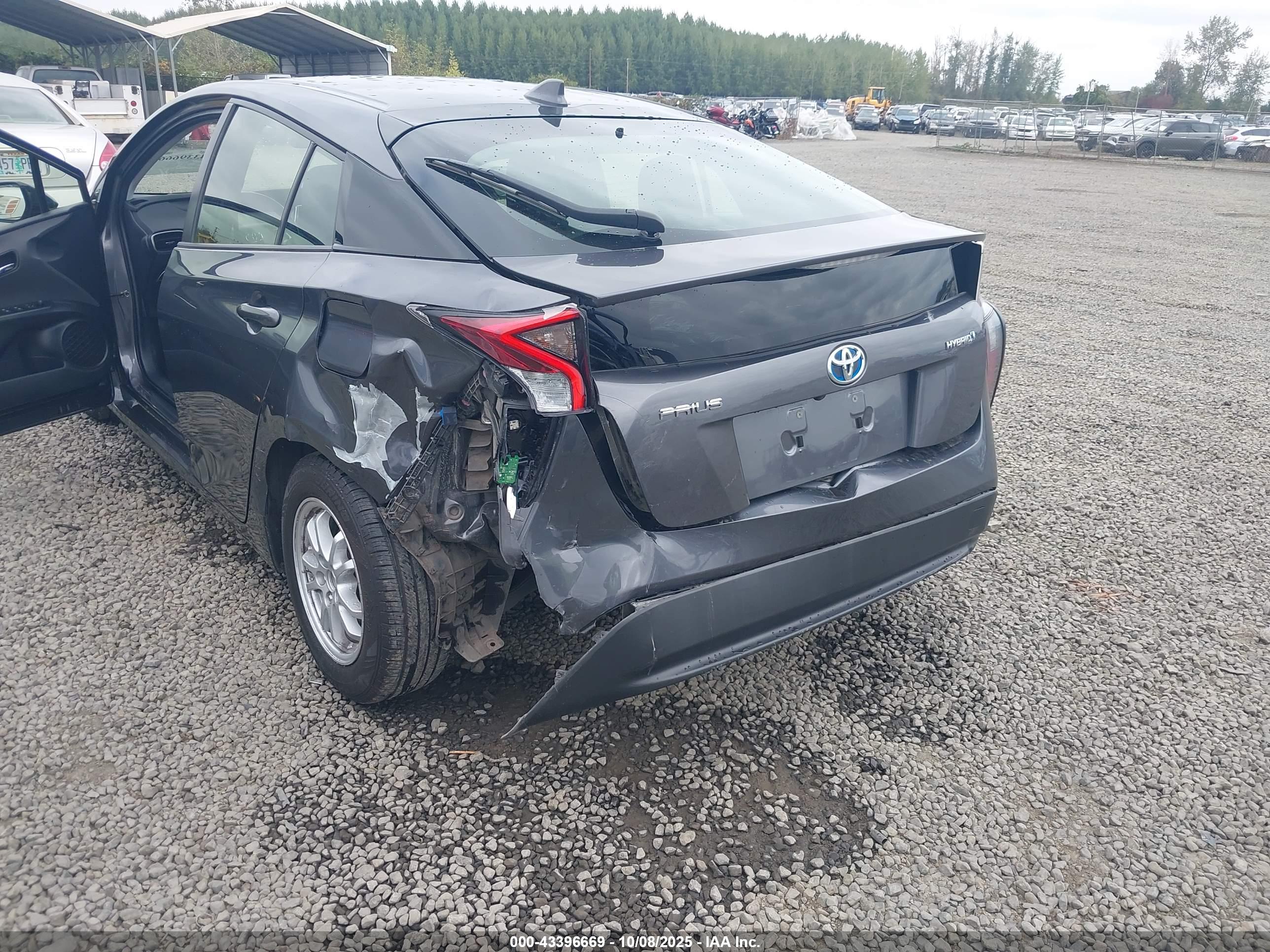 TOYOTA PRIUS image 6