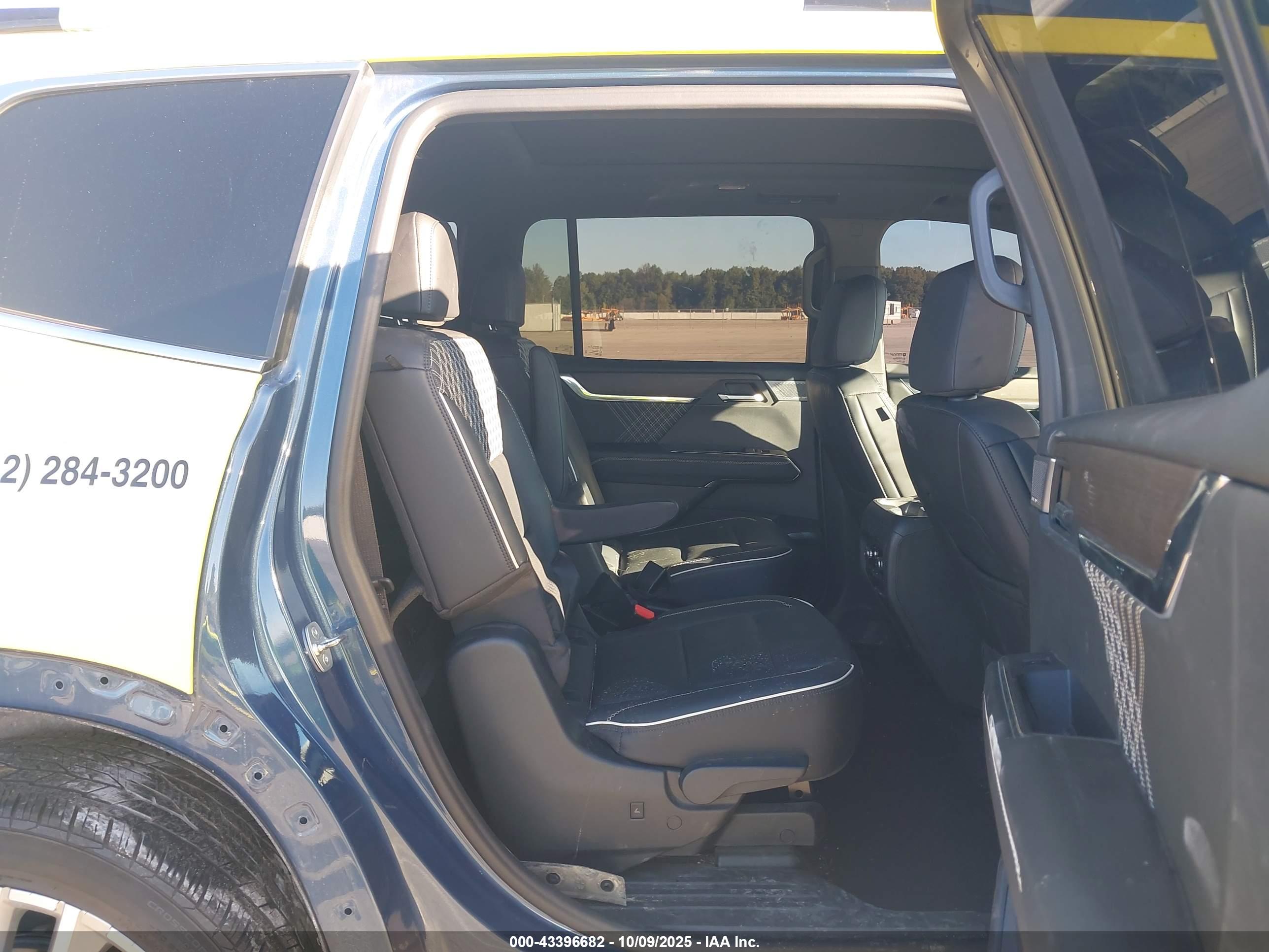 GMC ACADIA image 8