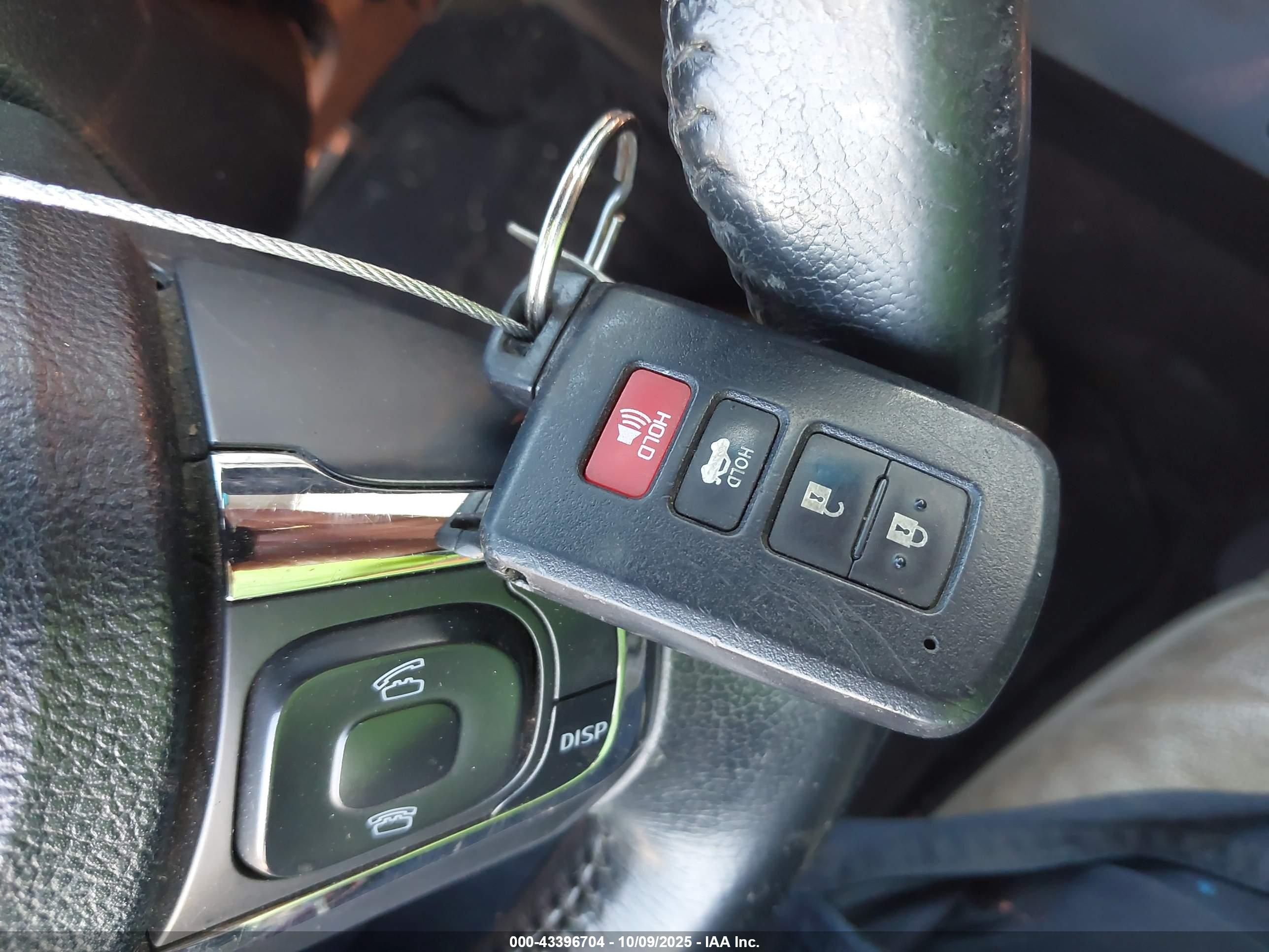 TOYOTA AVALON image 11