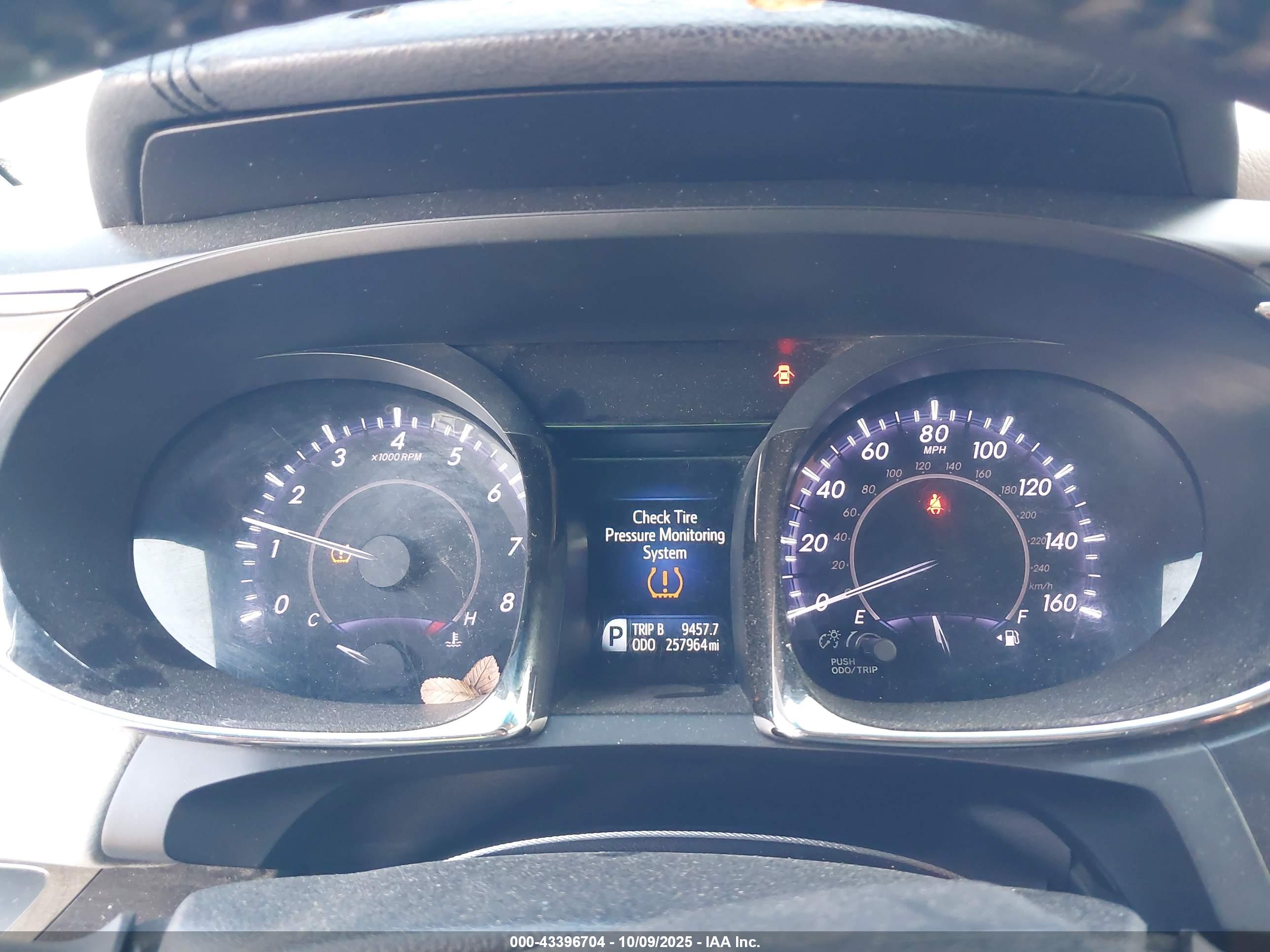 TOYOTA AVALON image 7