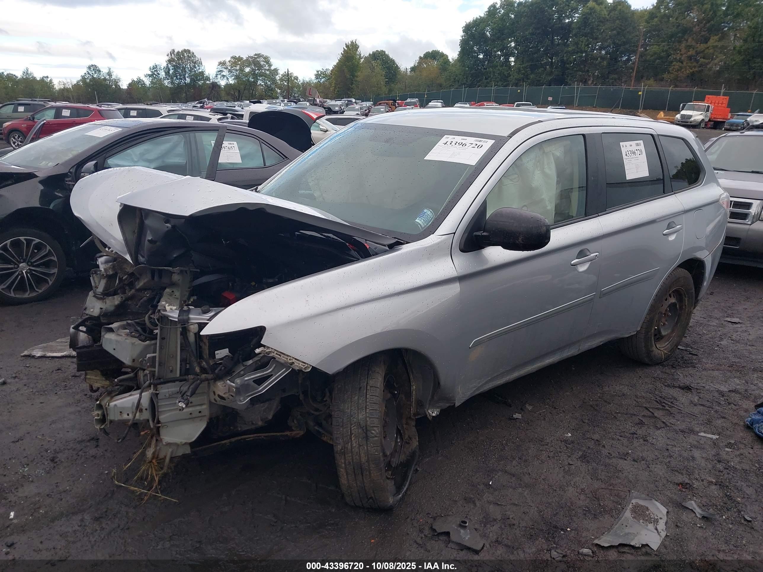MITSUBISHI OUTLANDER image 2