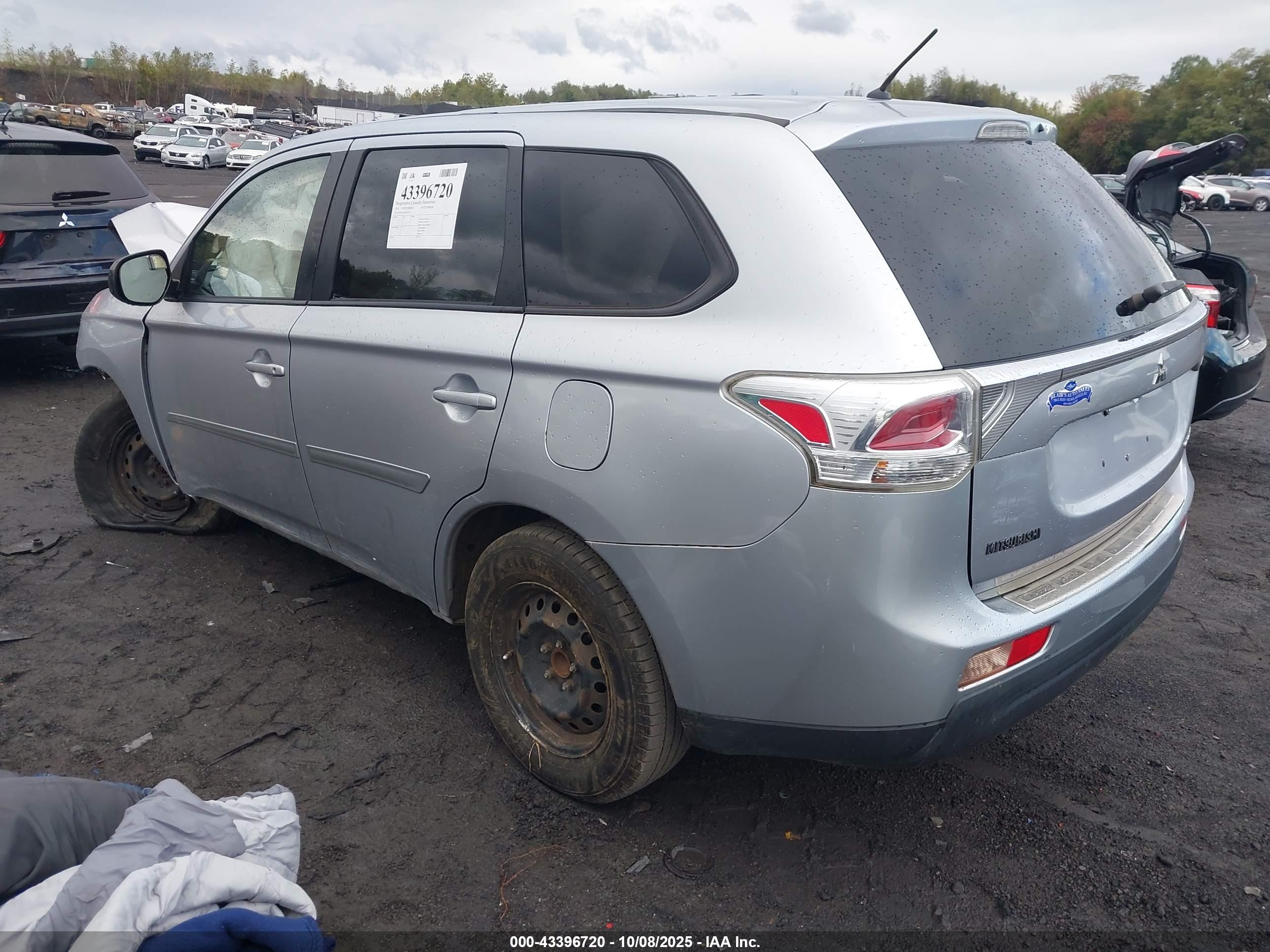 MITSUBISHI OUTLANDER image 3