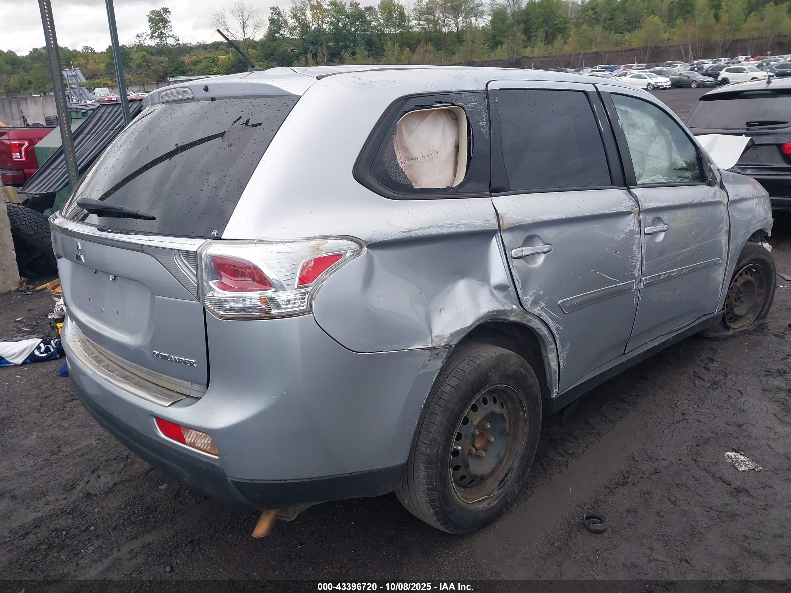 MITSUBISHI OUTLANDER image 4