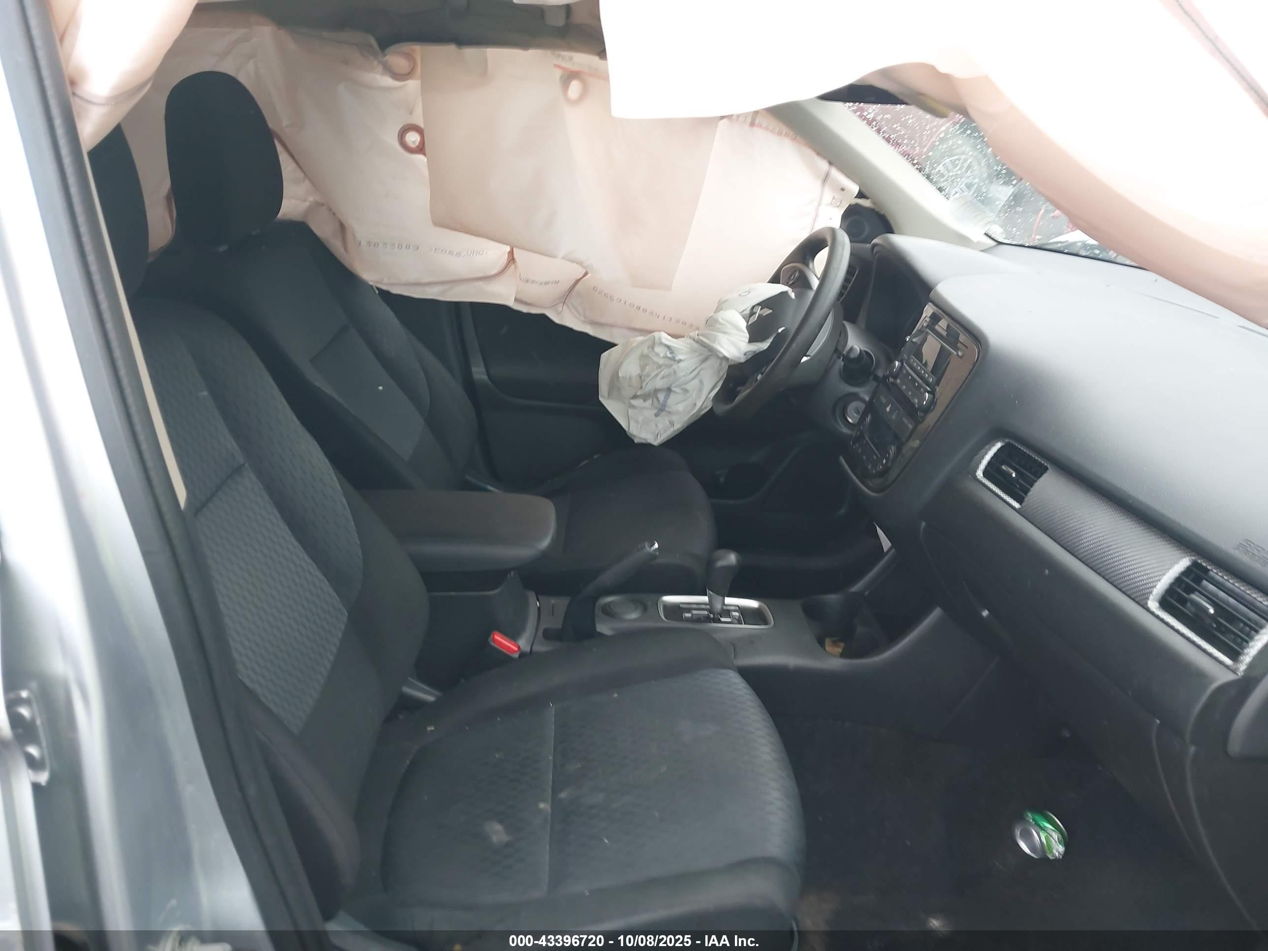 MITSUBISHI OUTLANDER image 5