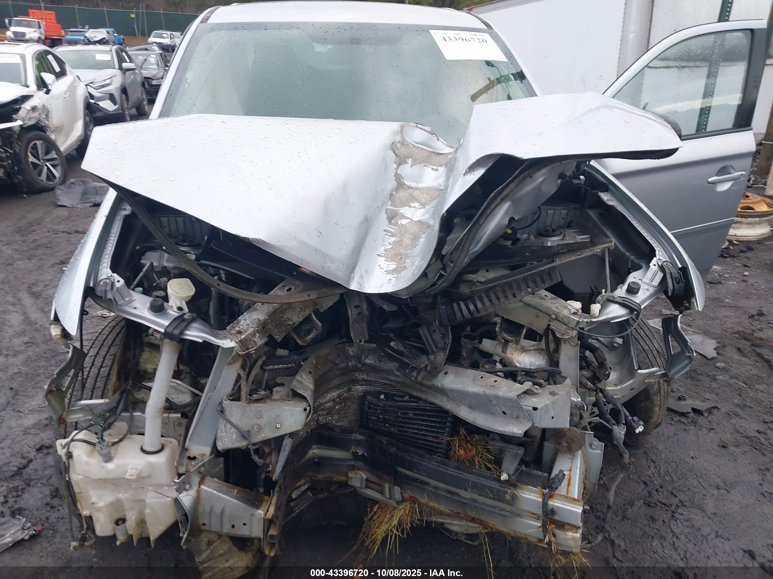 MITSUBISHI OUTLANDER image 6