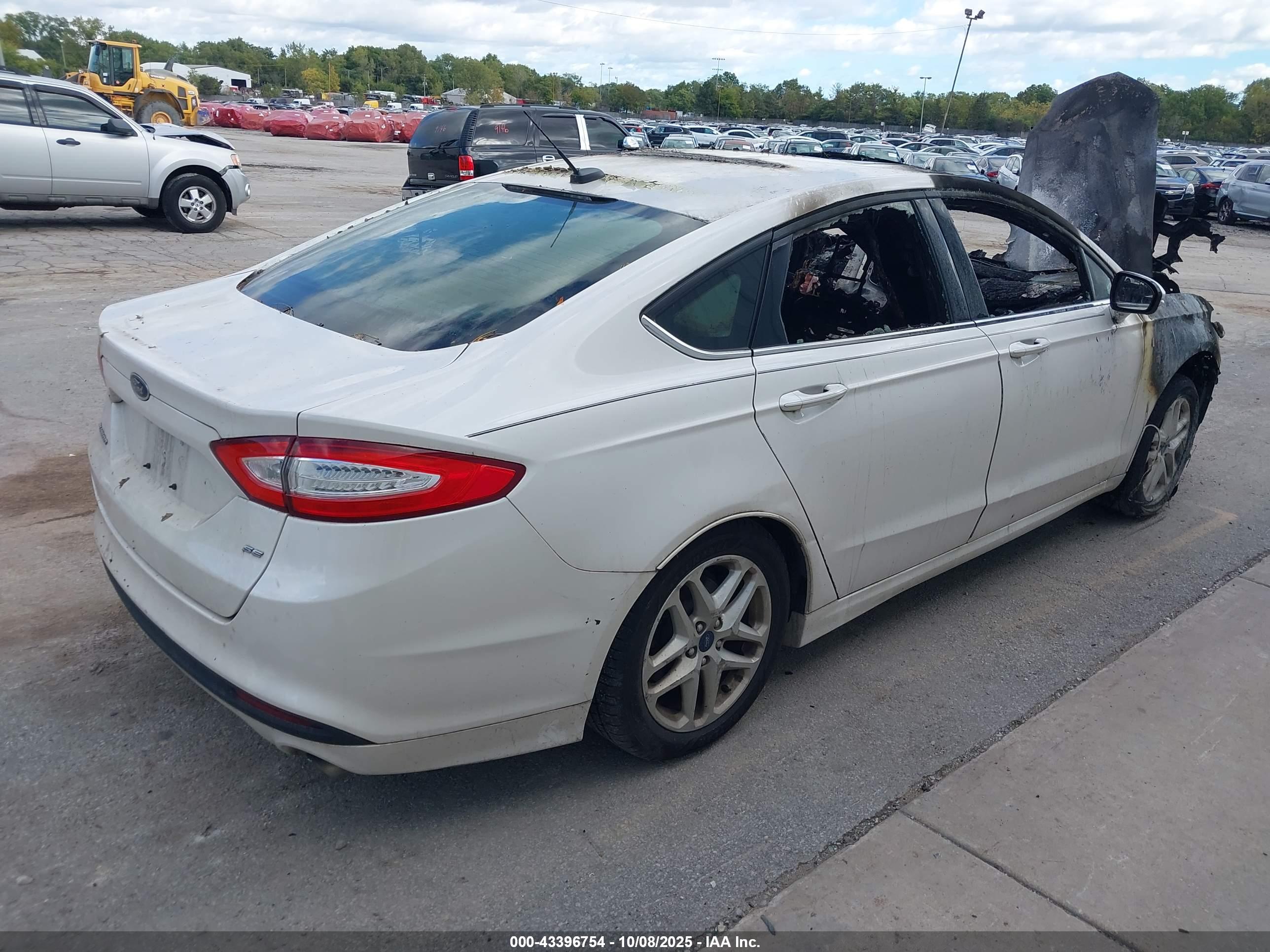 FORD FUSION image 4