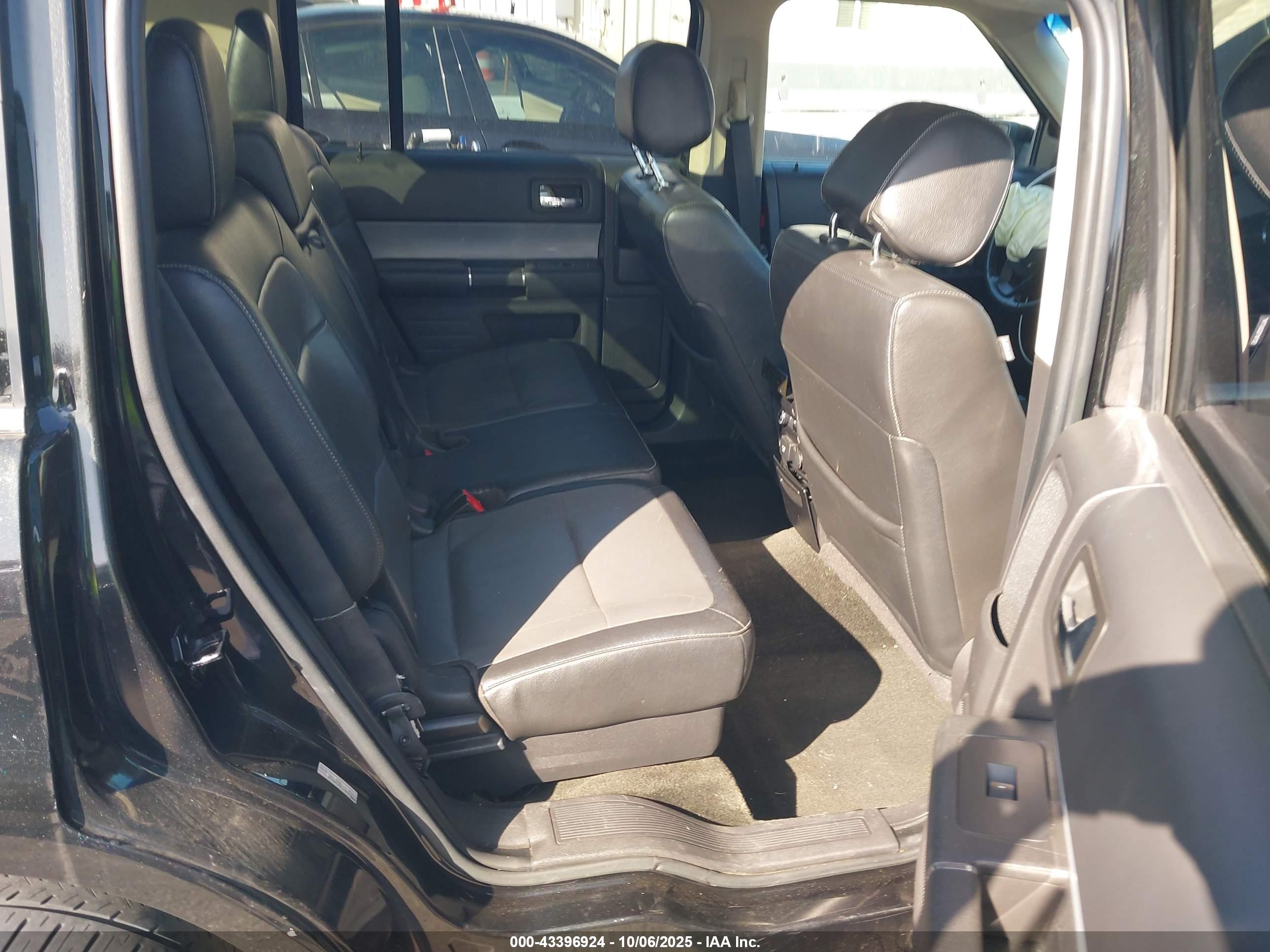 FORD FLEX image 8