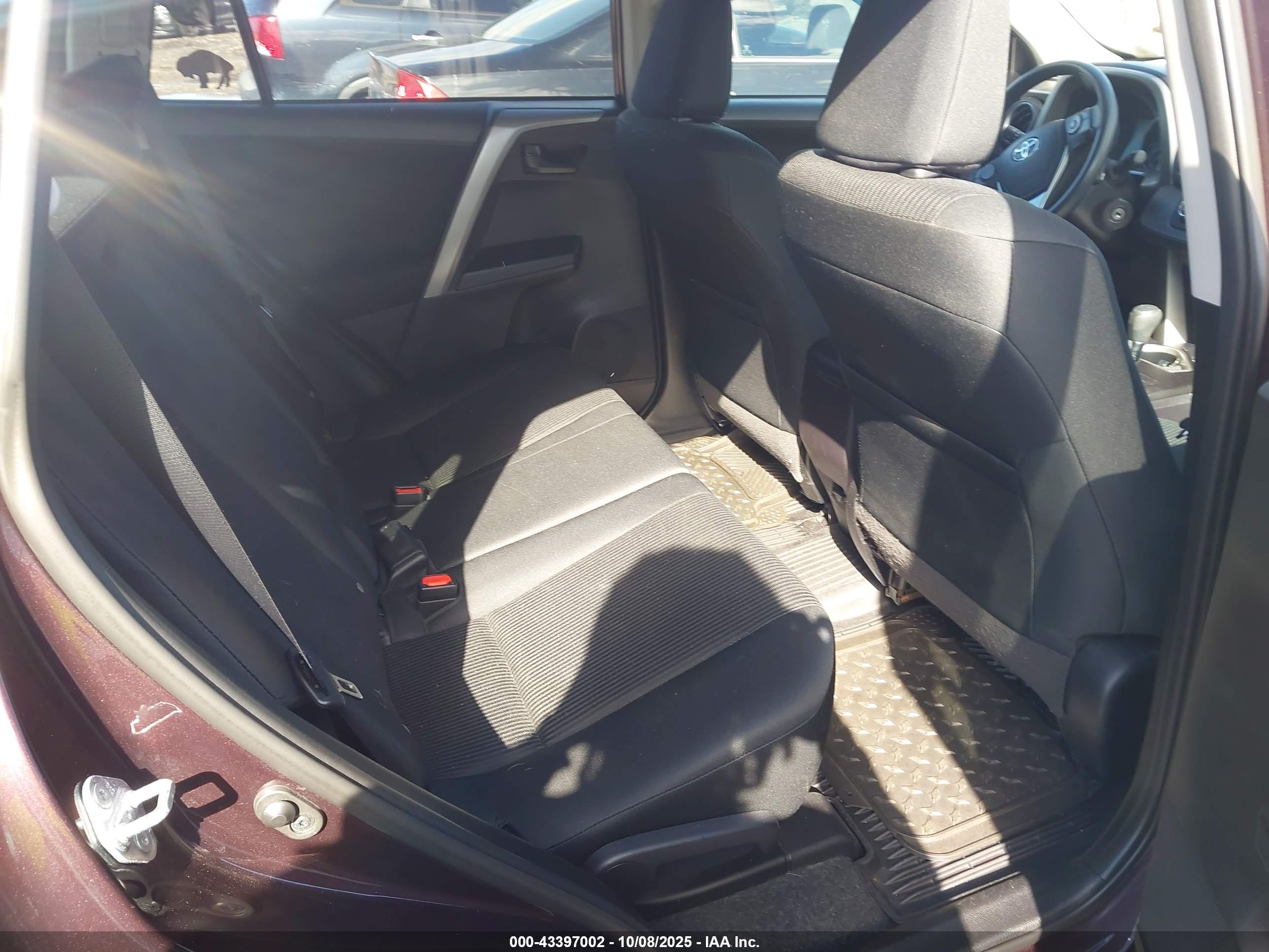 TOYOTA RAV4 image 8