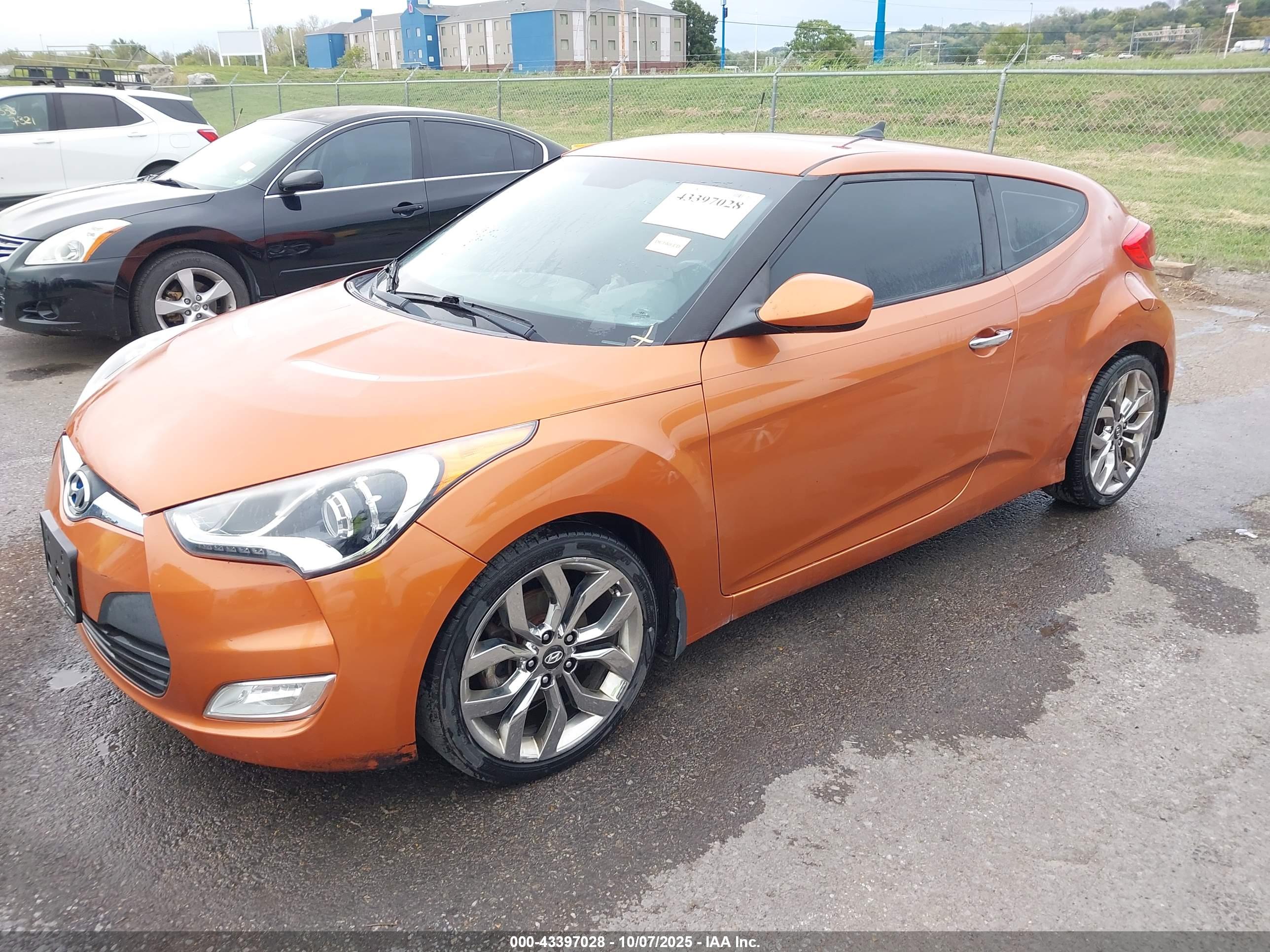 HYUNDAI VELOSTER image 2