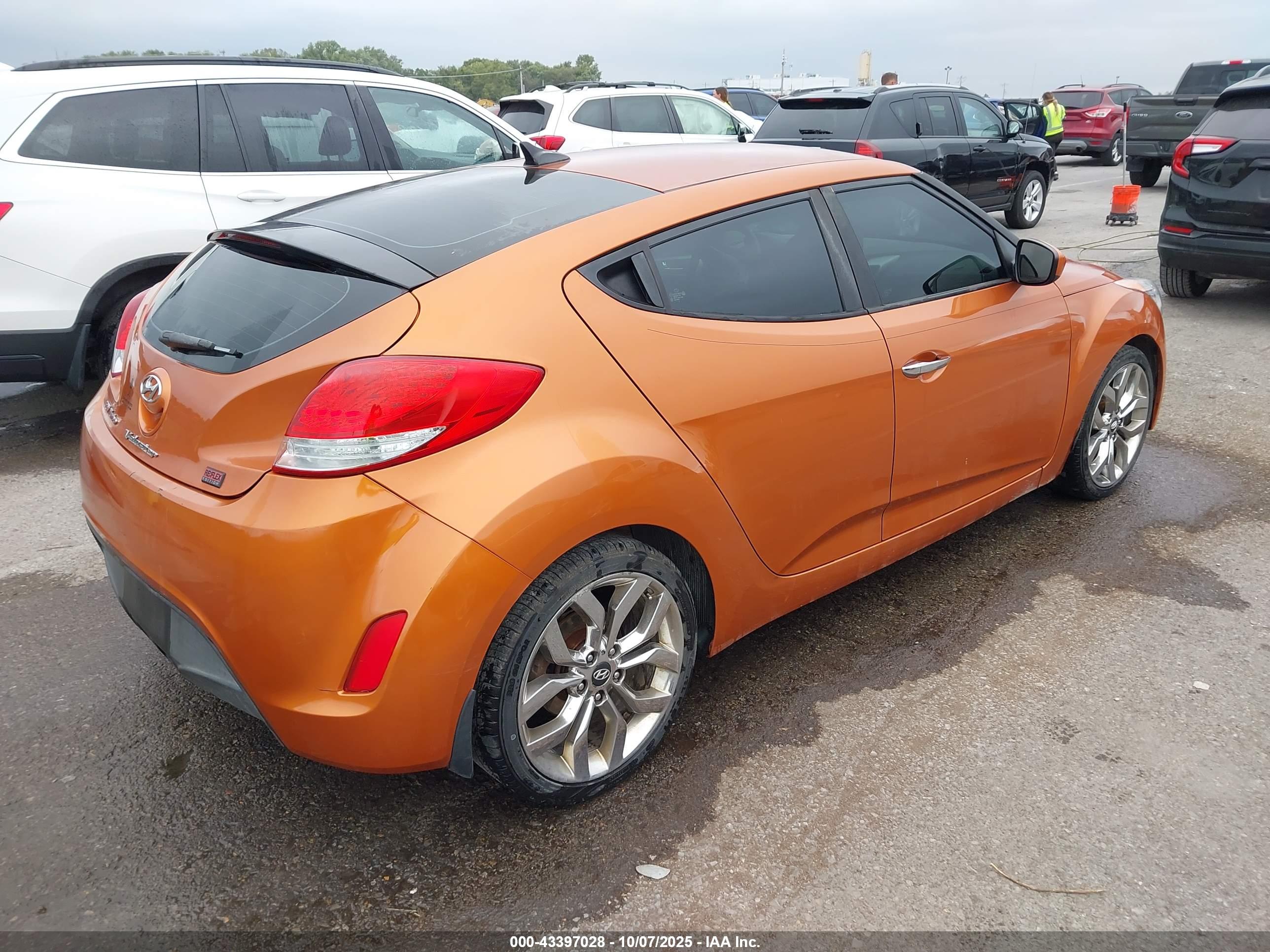 HYUNDAI VELOSTER image 4