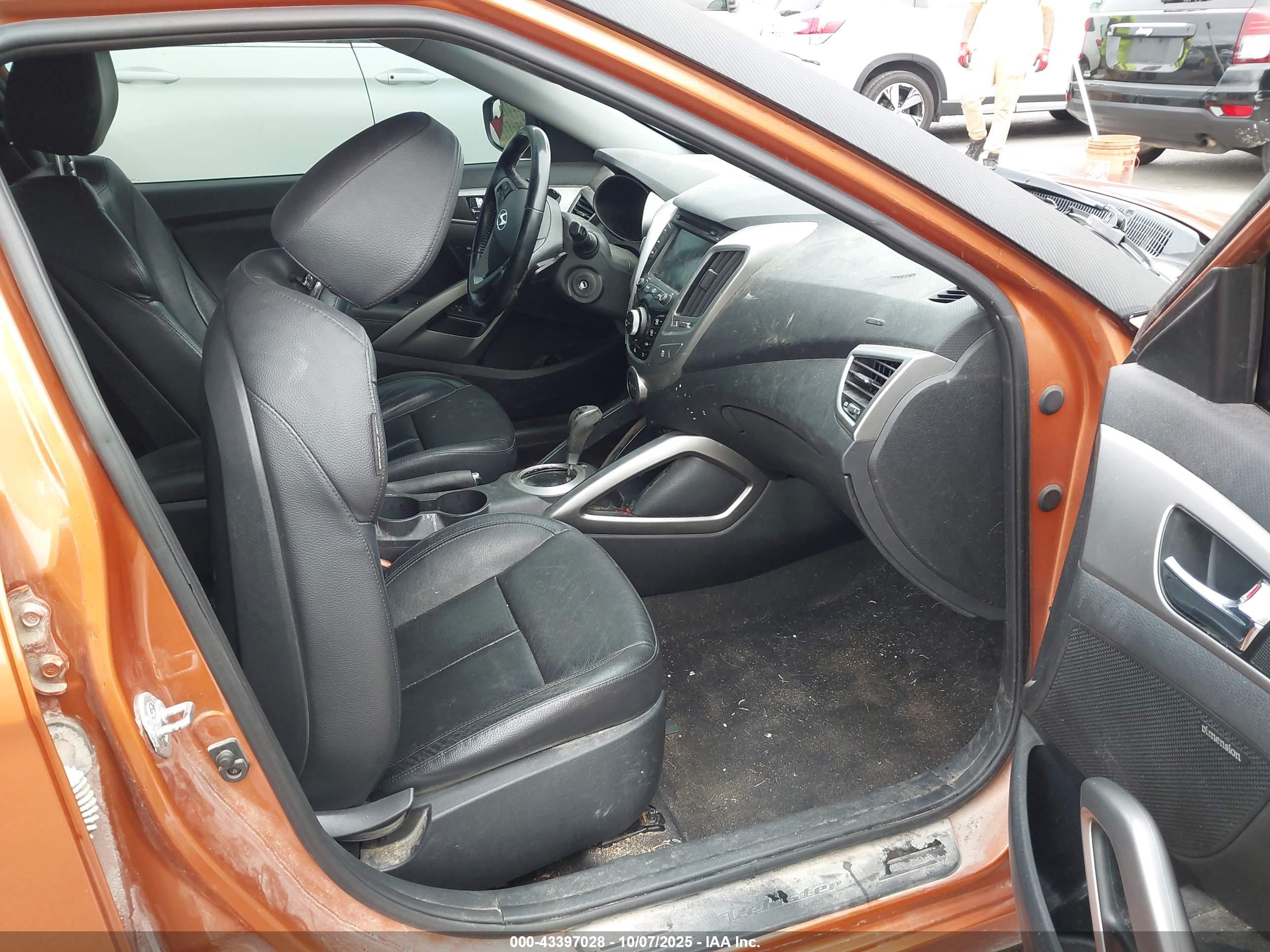 HYUNDAI VELOSTER image 5