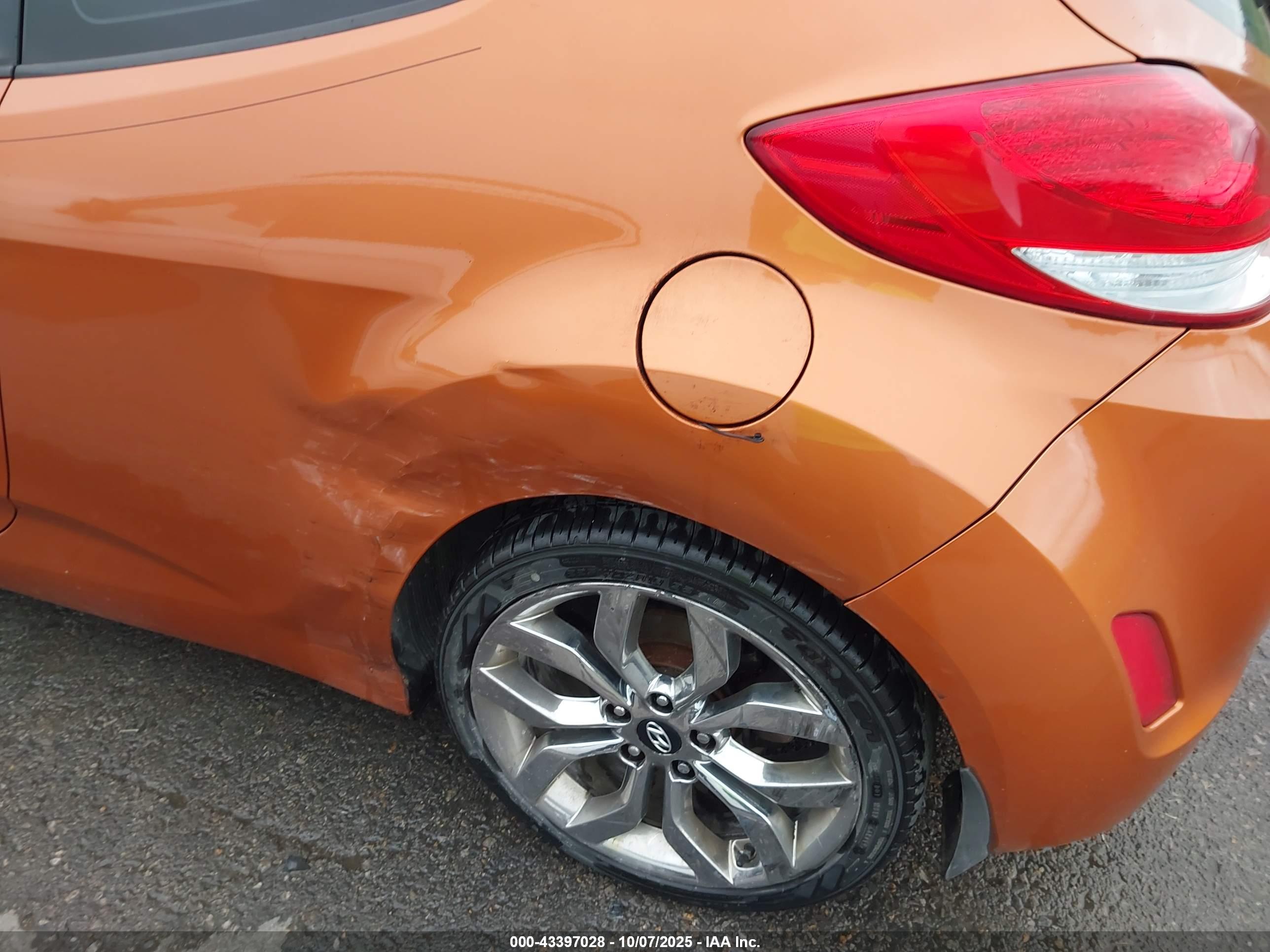 HYUNDAI VELOSTER image 6