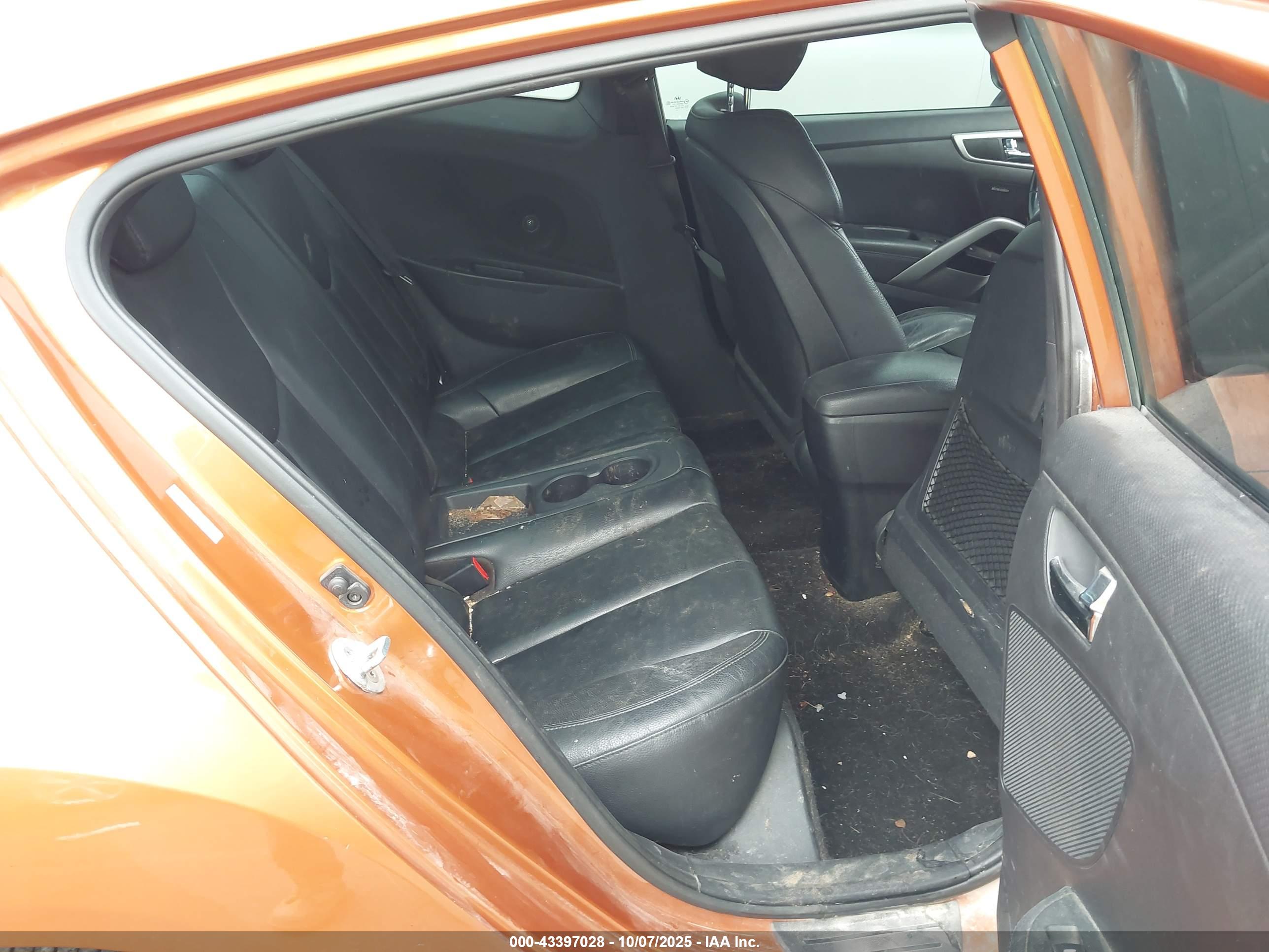 HYUNDAI VELOSTER image 8