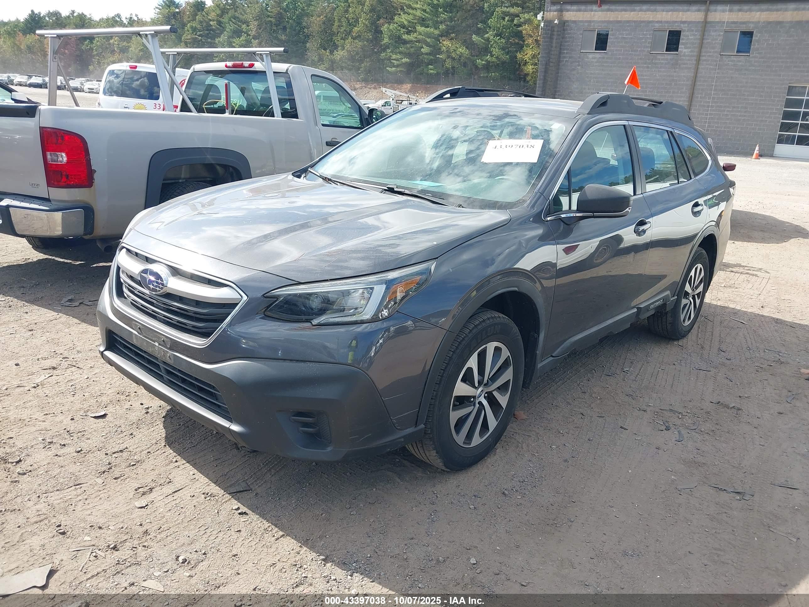 SUBARU OUTBACK image 2