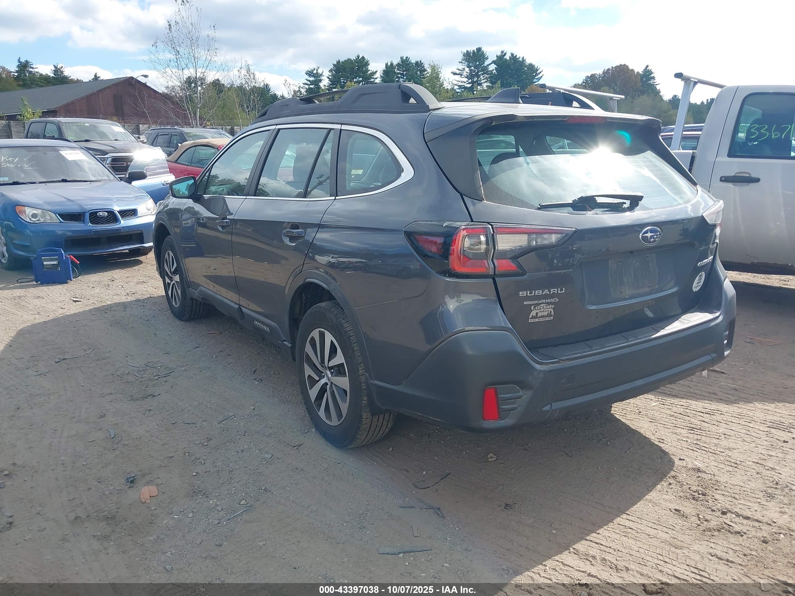 SUBARU OUTBACK image 3