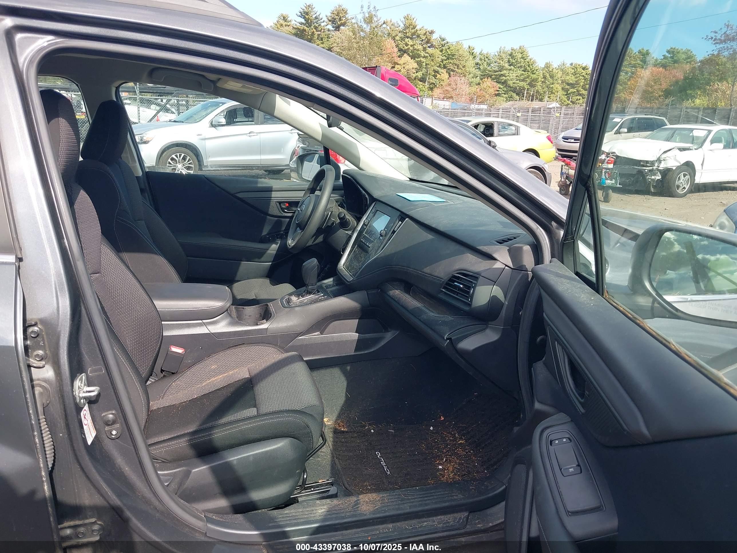 SUBARU OUTBACK image 5