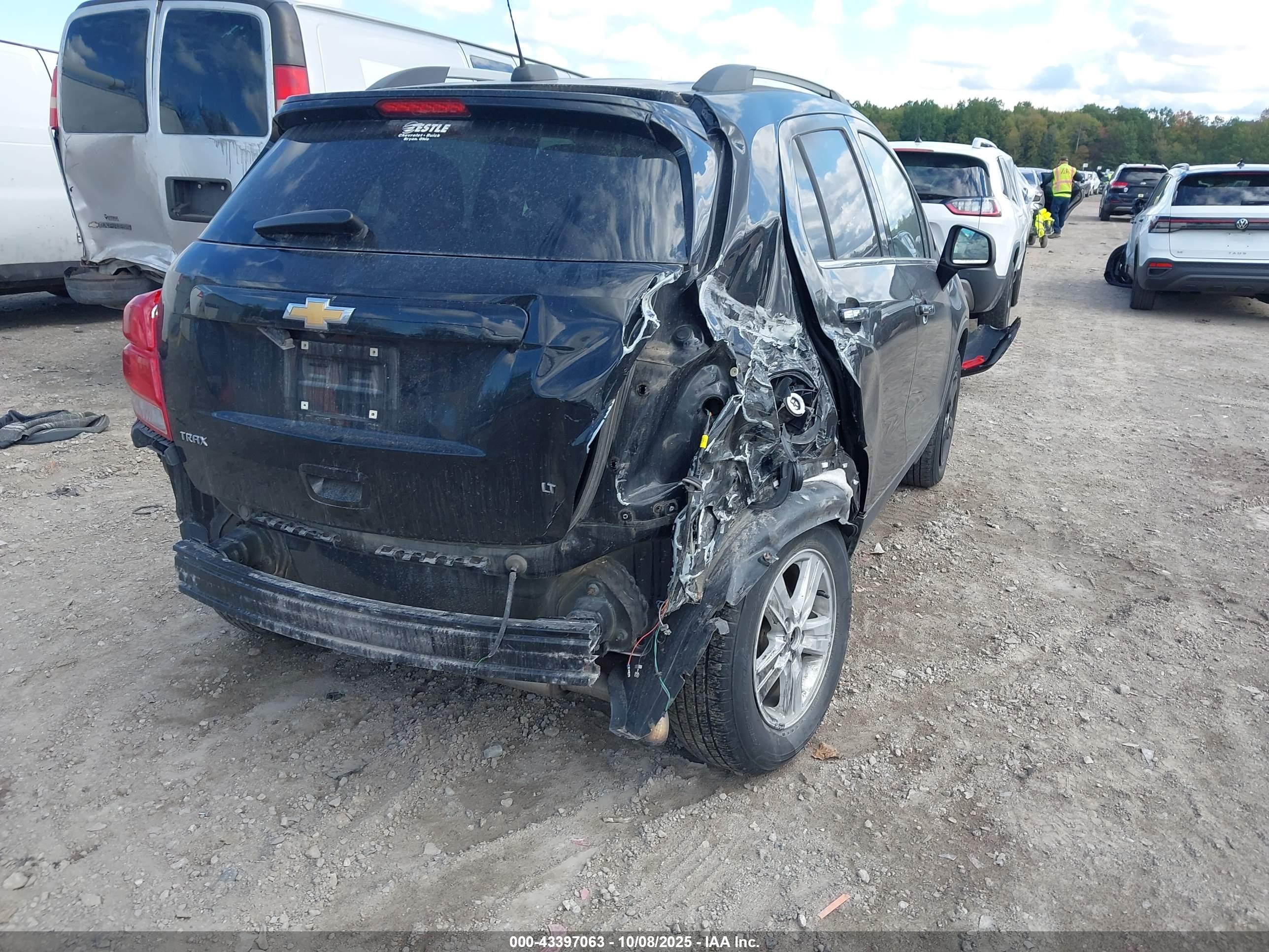 CHEVROLET TRAX image 4