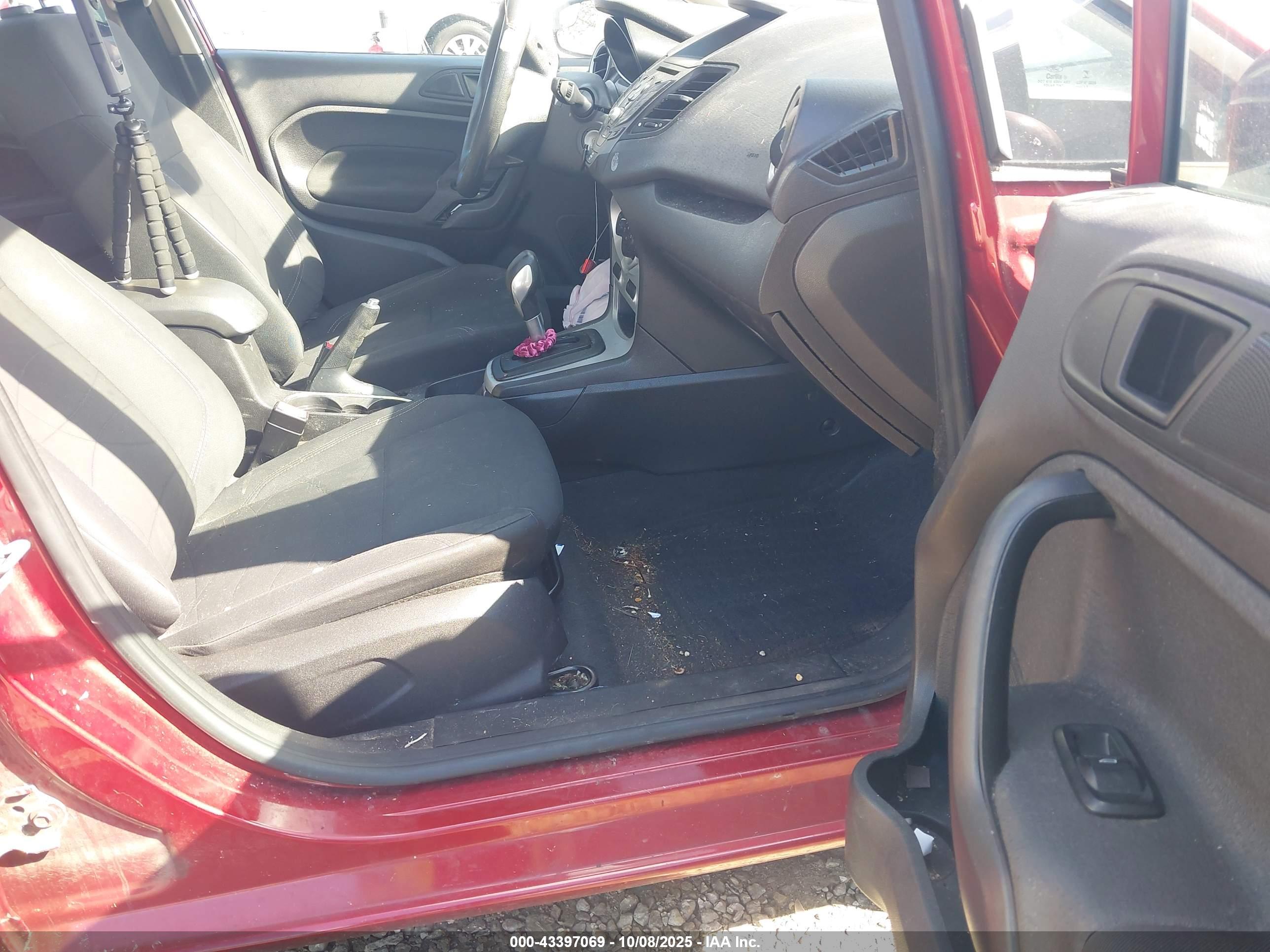 FORD FIESTA image 5