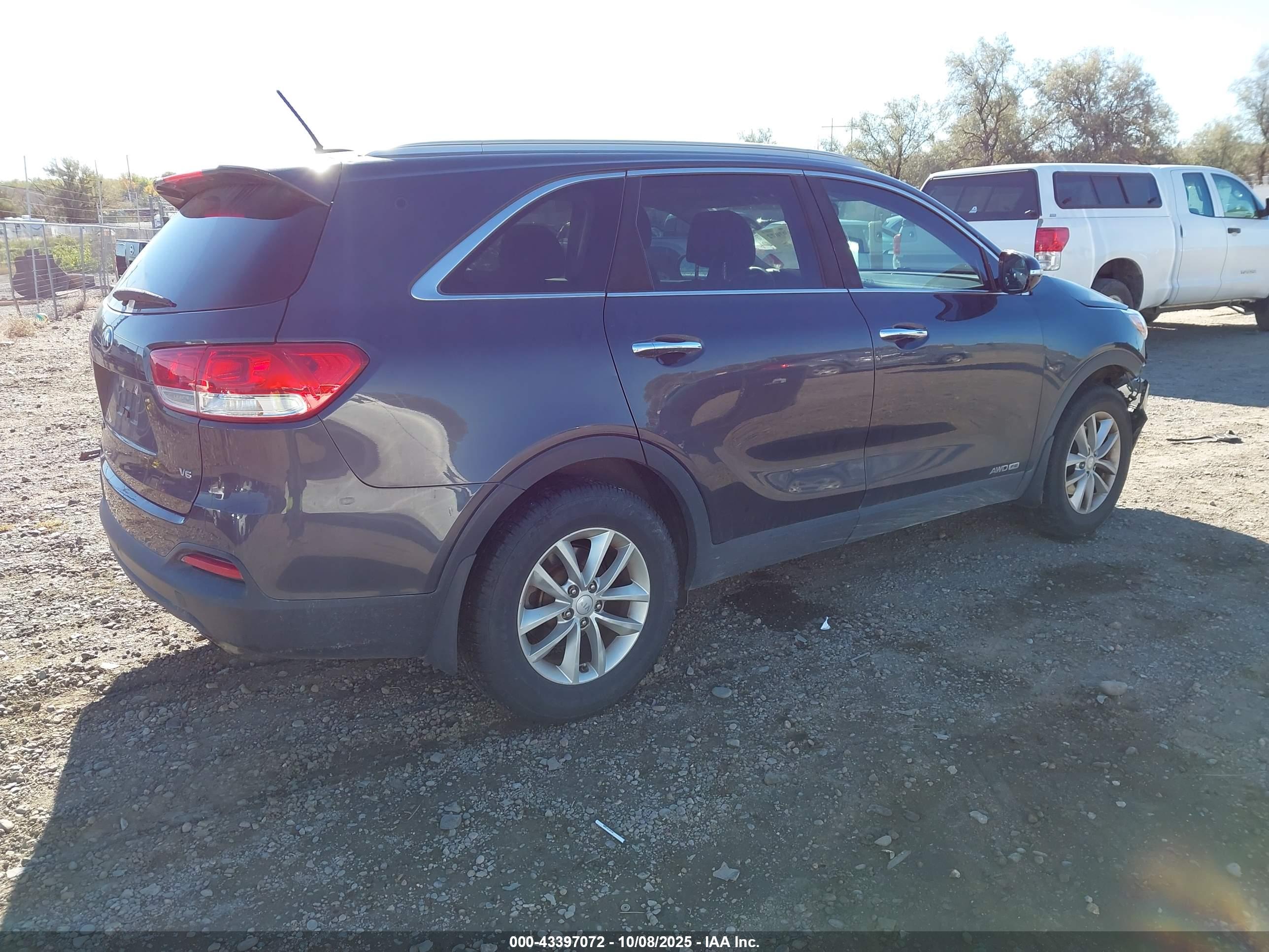 KIA SORENTO image 4