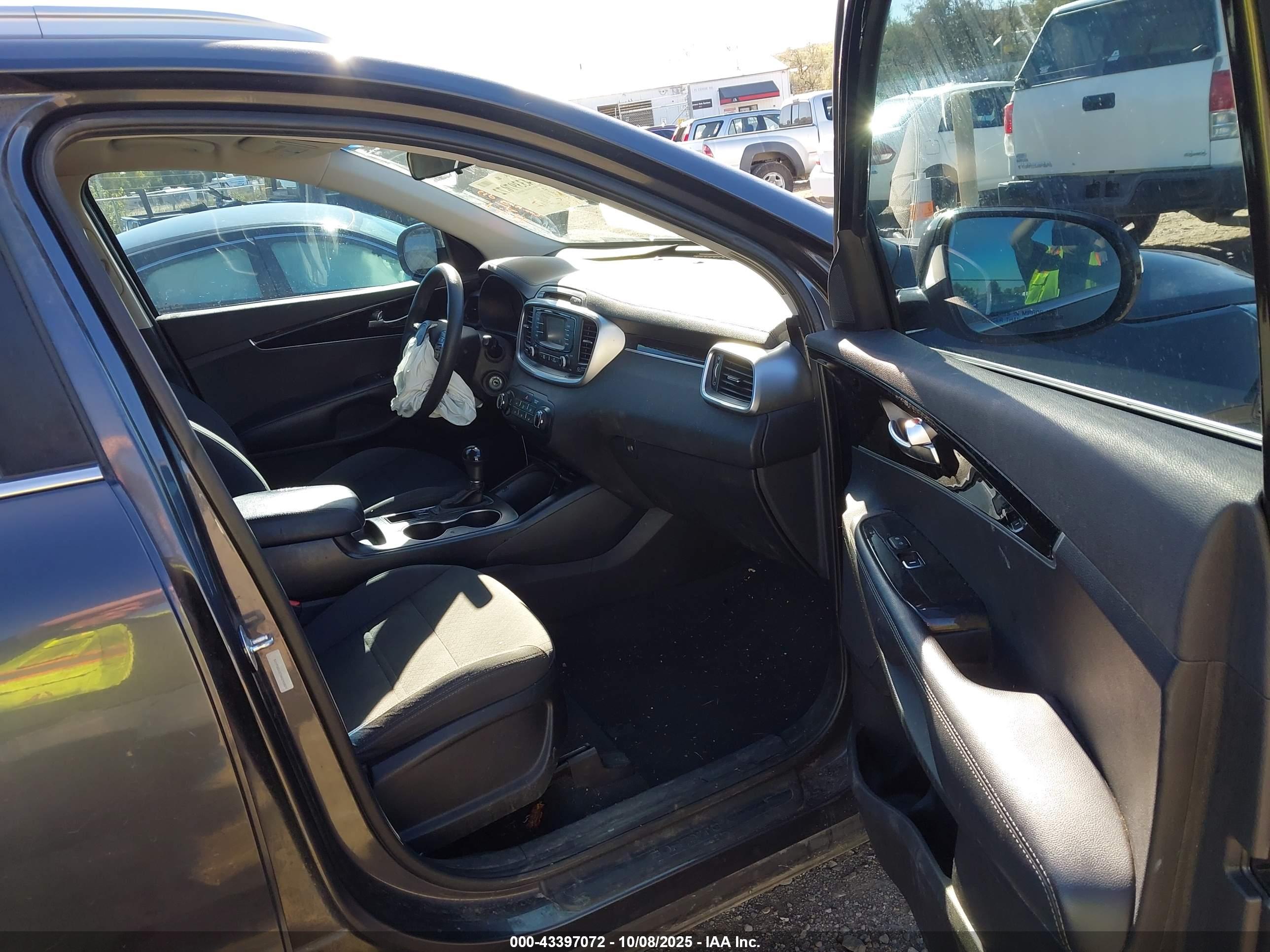 KIA SORENTO image 5
