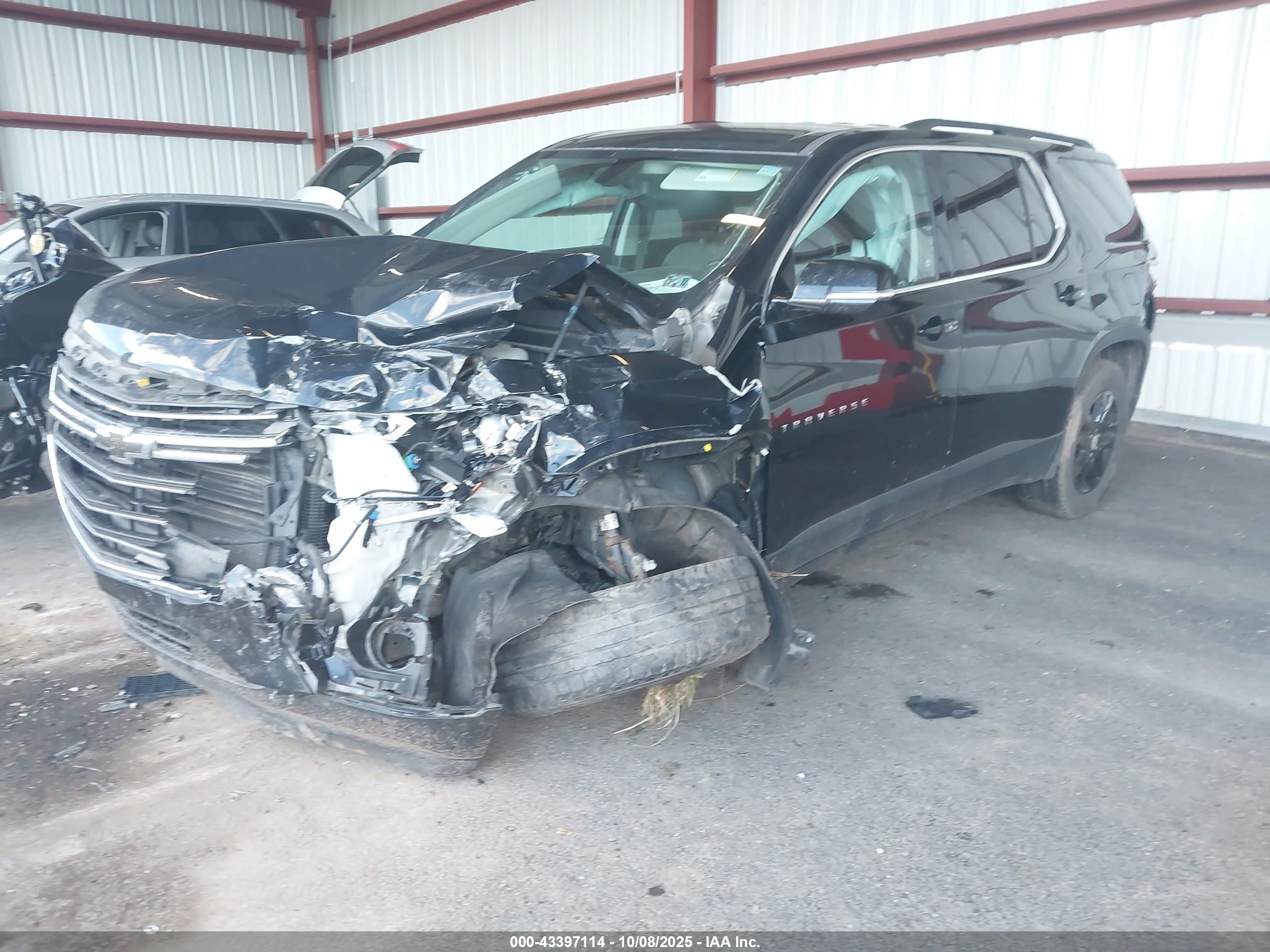 CHEVROLET TRAVERSE image 2