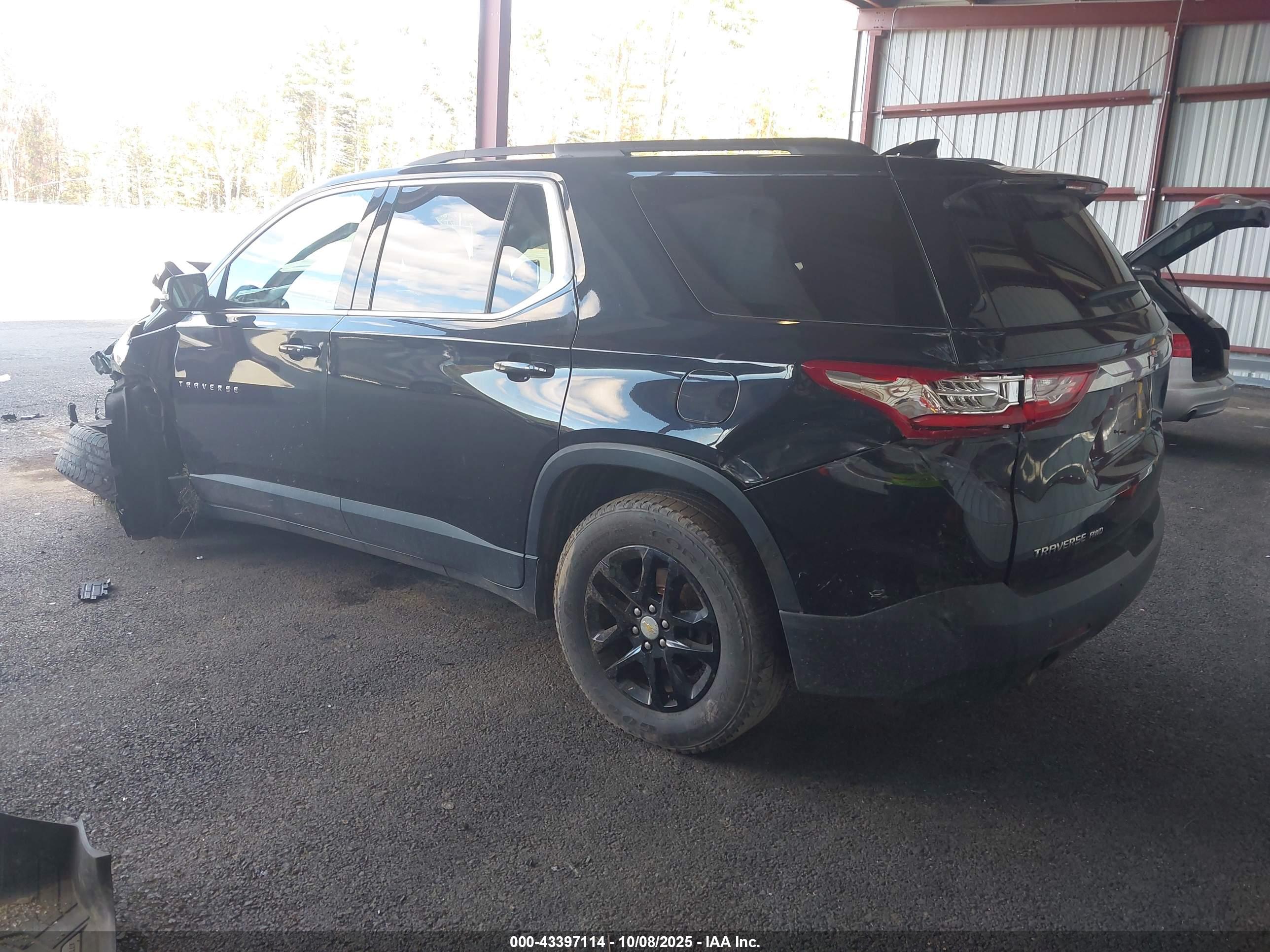 CHEVROLET TRAVERSE image 3