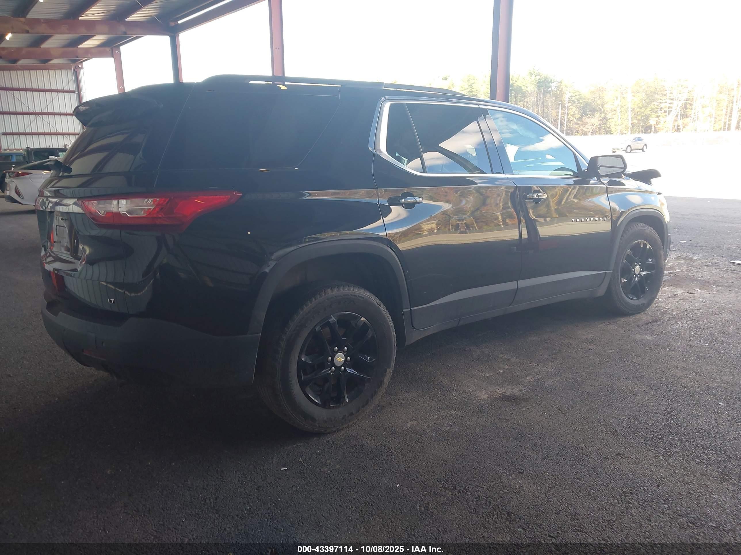 CHEVROLET TRAVERSE image 4