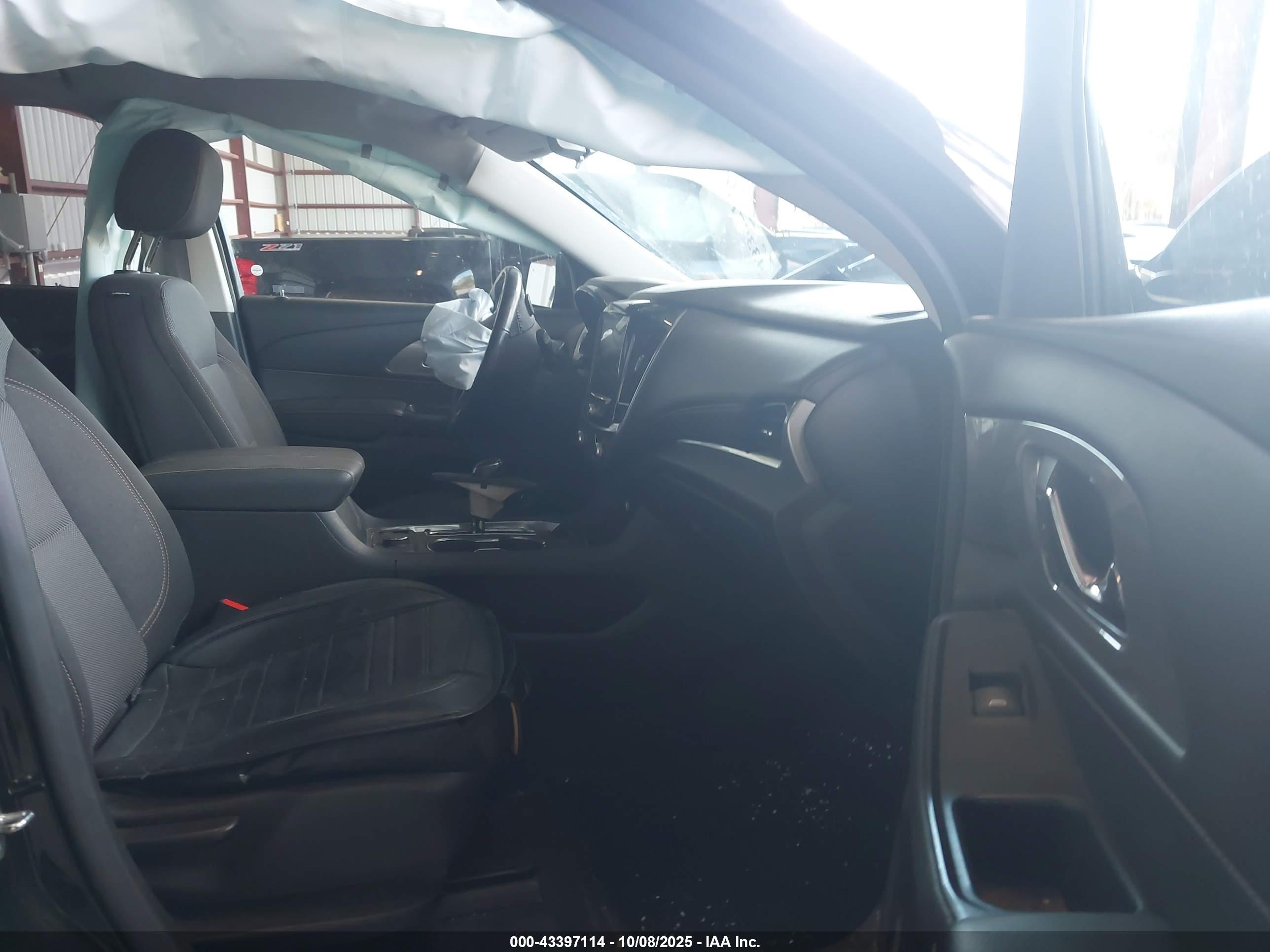 CHEVROLET TRAVERSE image 5