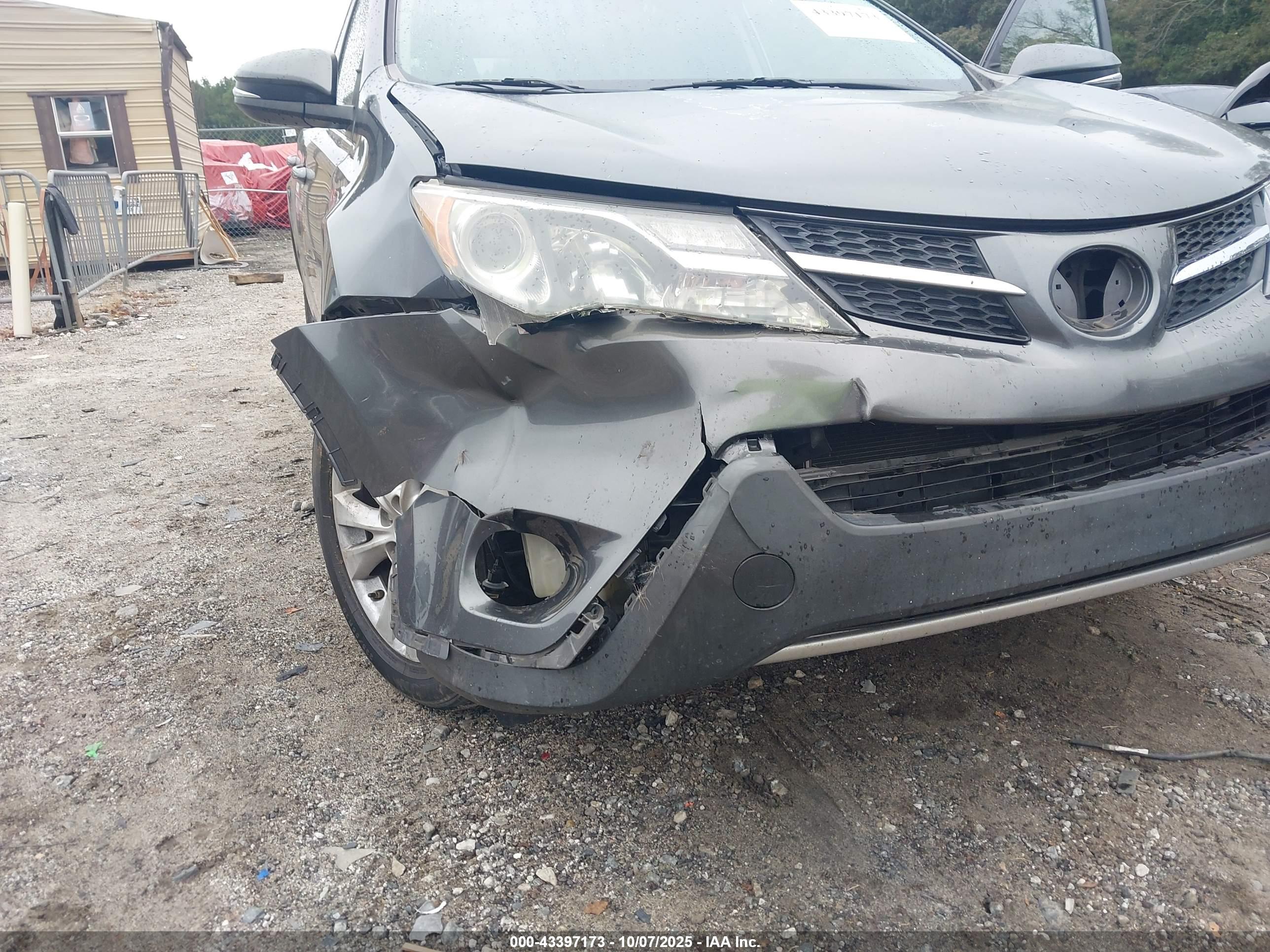 TOYOTA RAV4 image 6