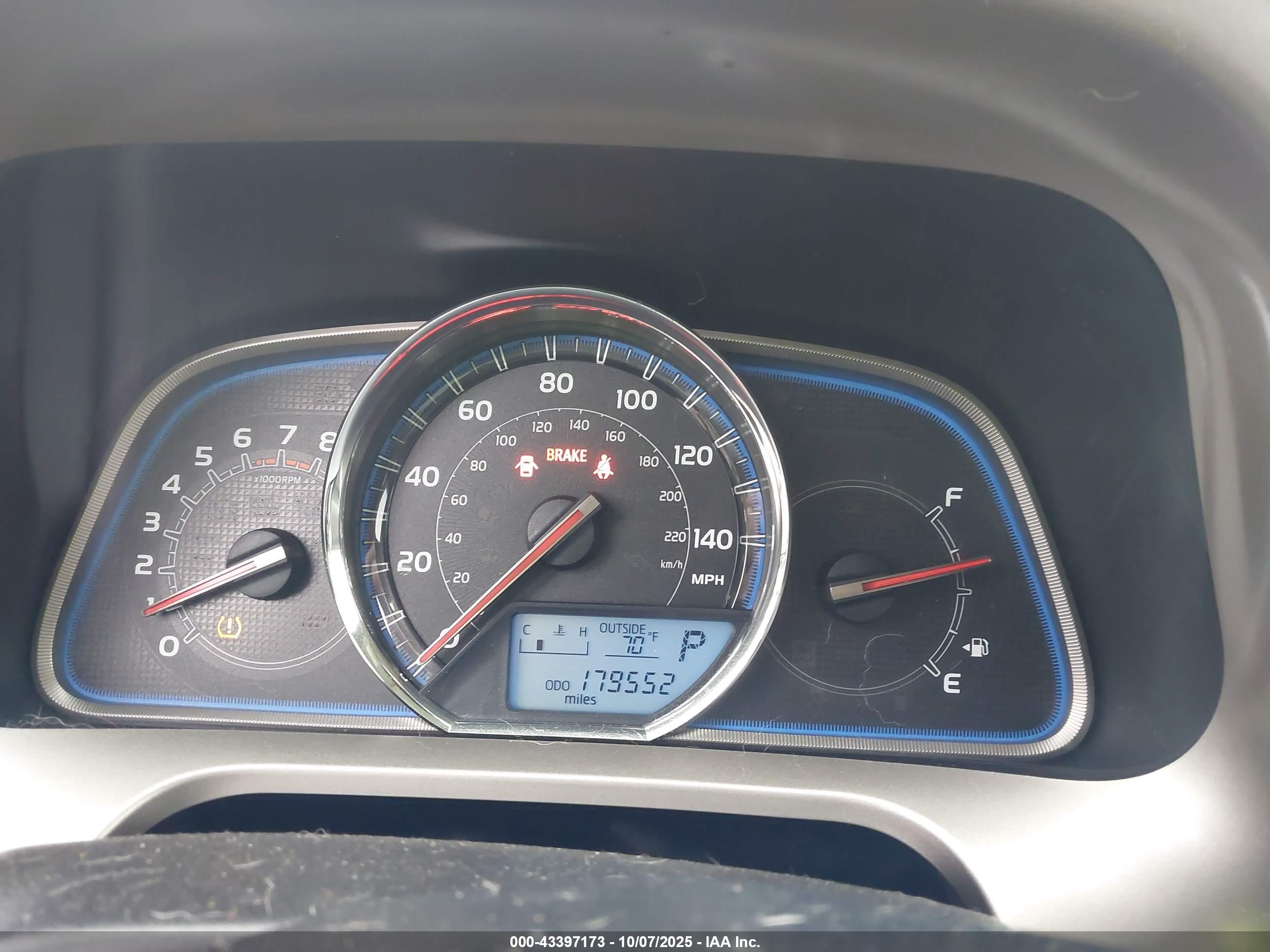 TOYOTA RAV4 image 7