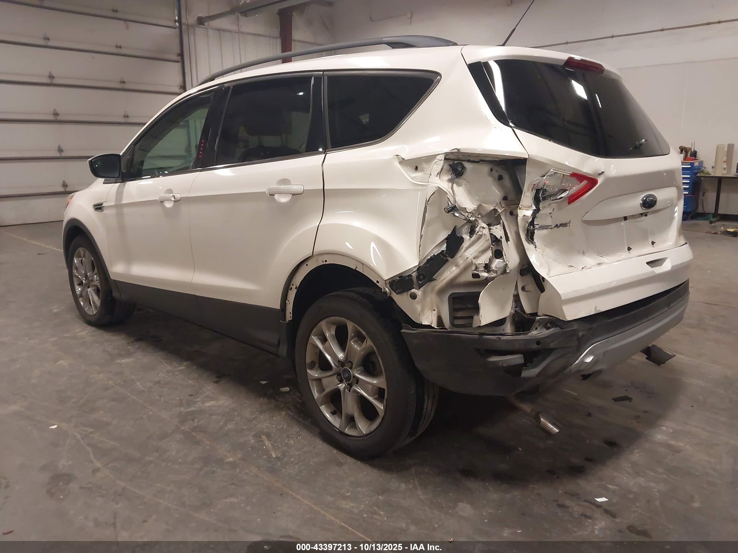 FORD ESCAPE image 3