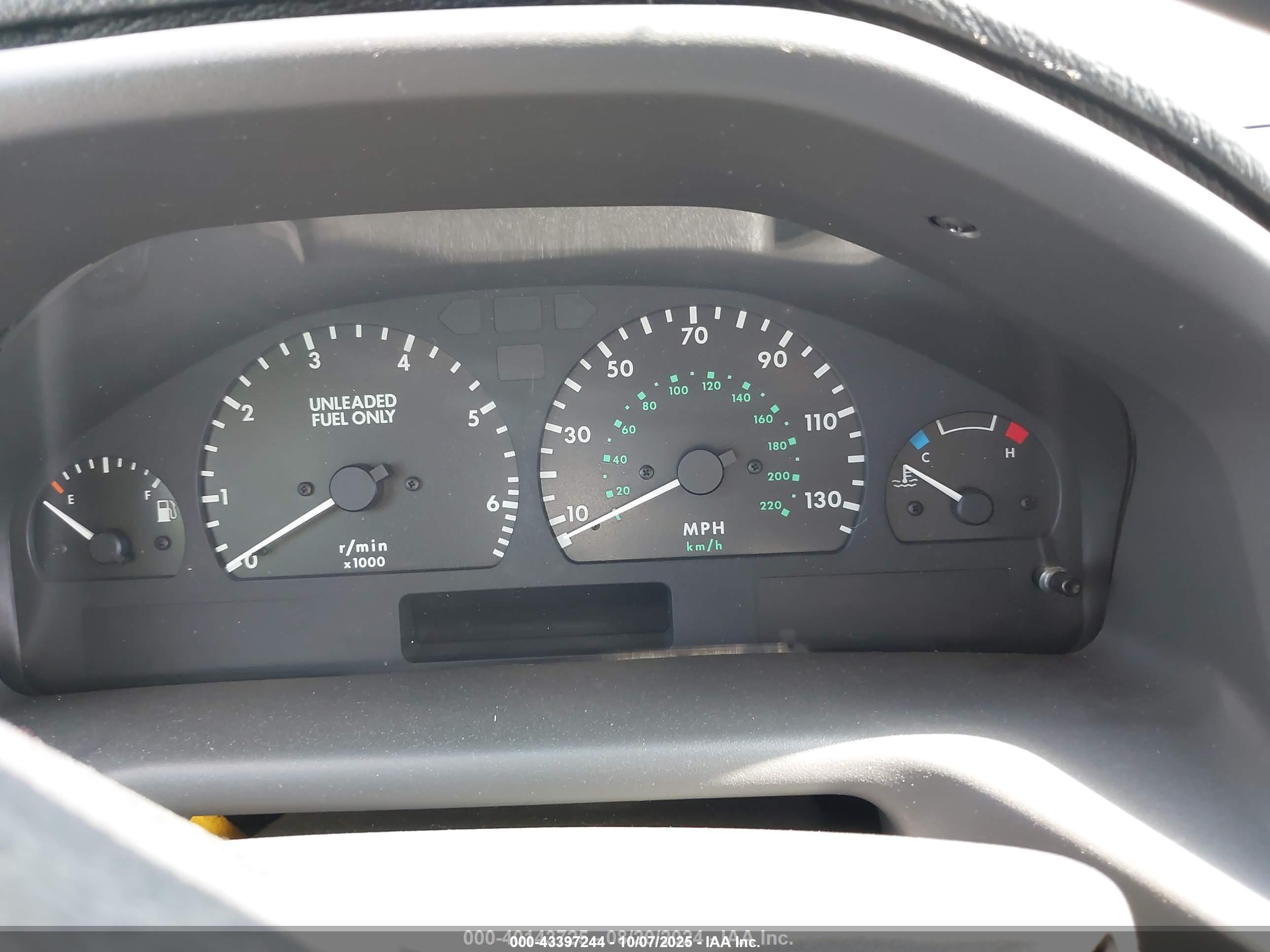LAND ROVER image 7