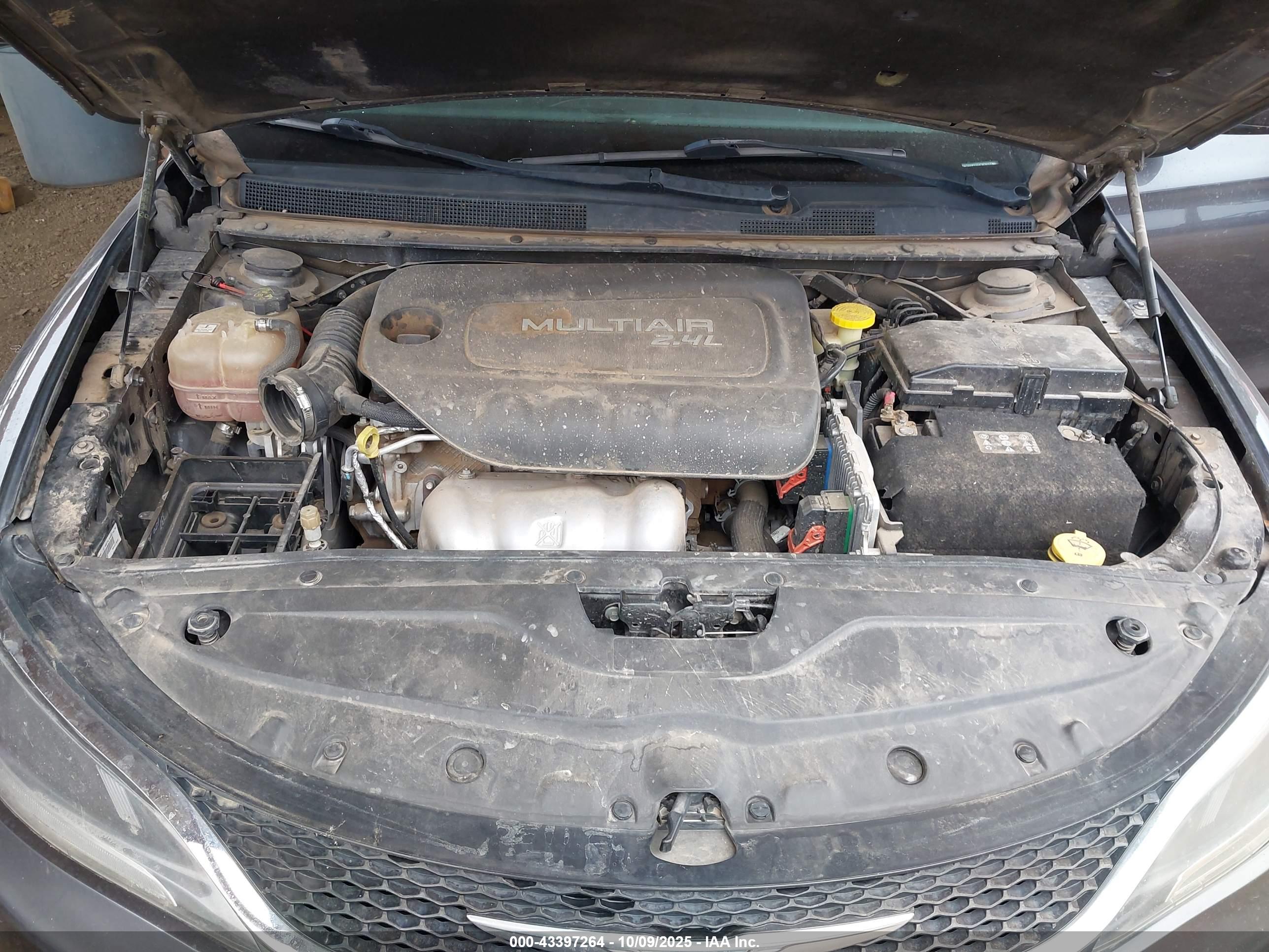 CHRYSLER 200 image 10