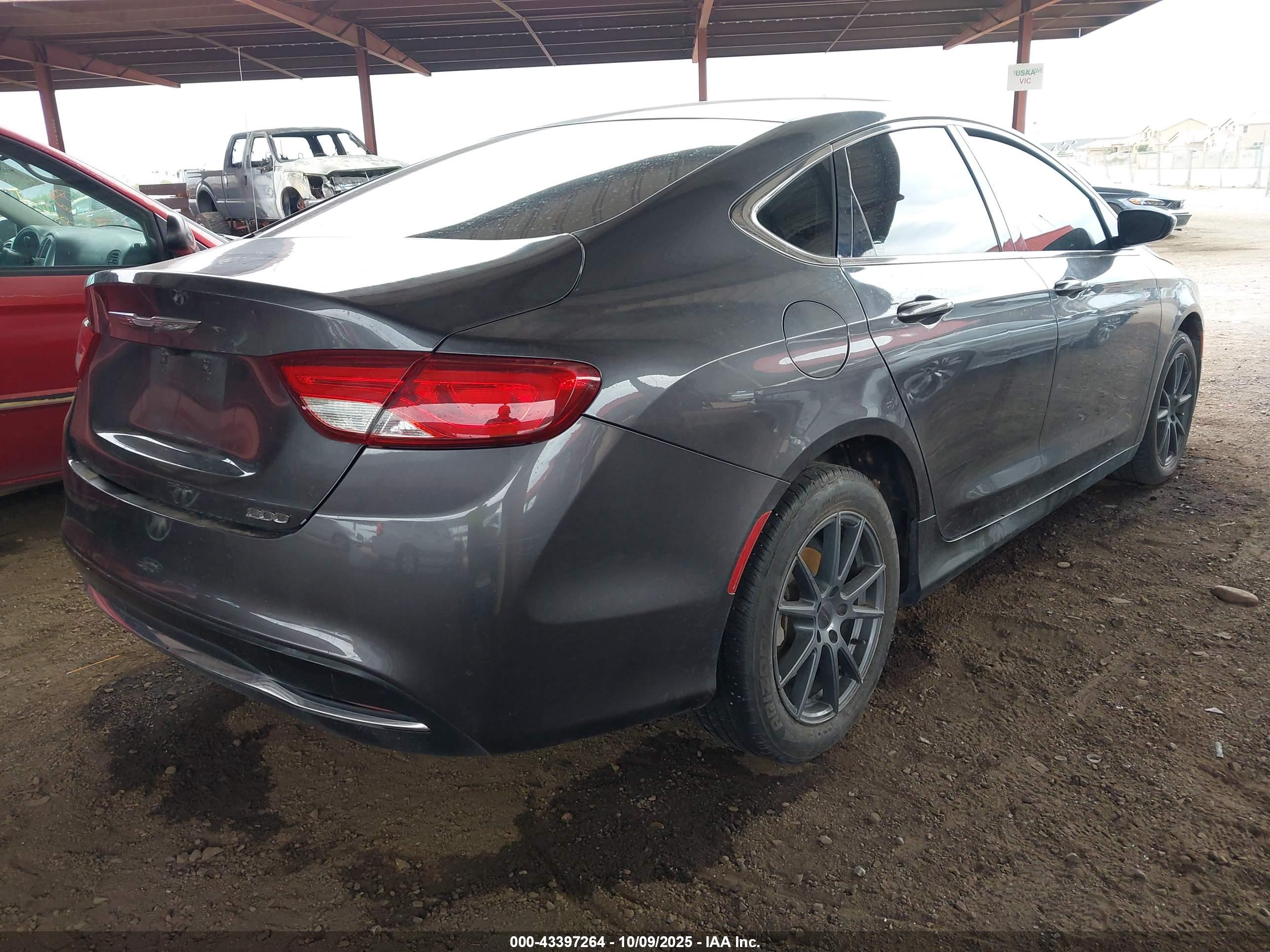 CHRYSLER 200 image 4