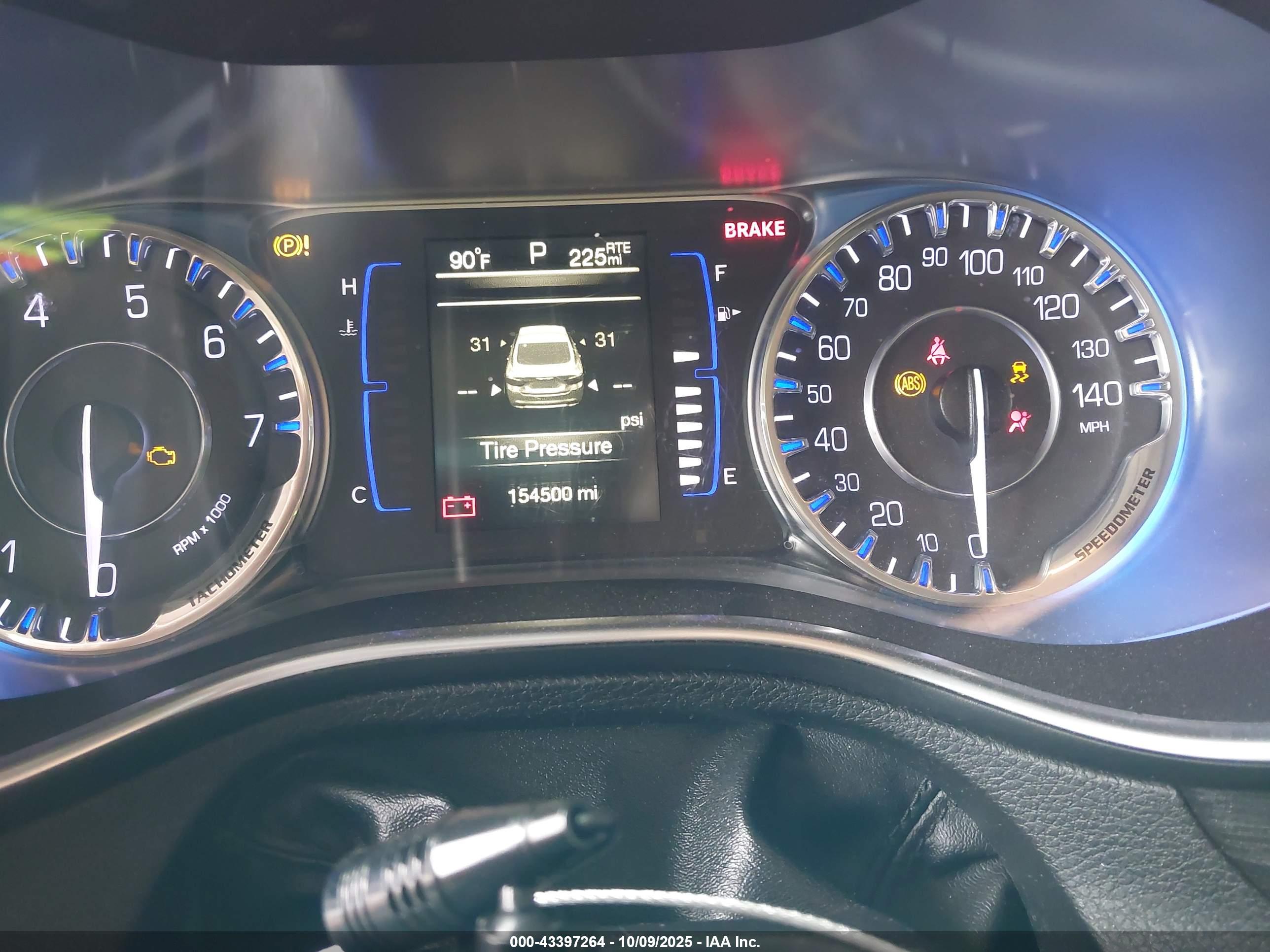 CHRYSLER 200 image 7