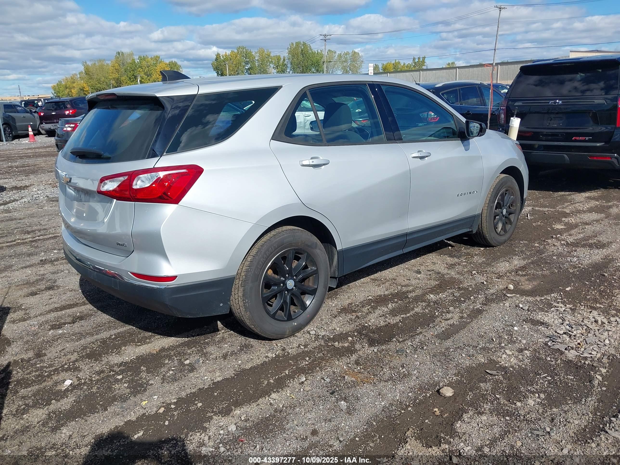 CHEVROLET EQUINOX image 4