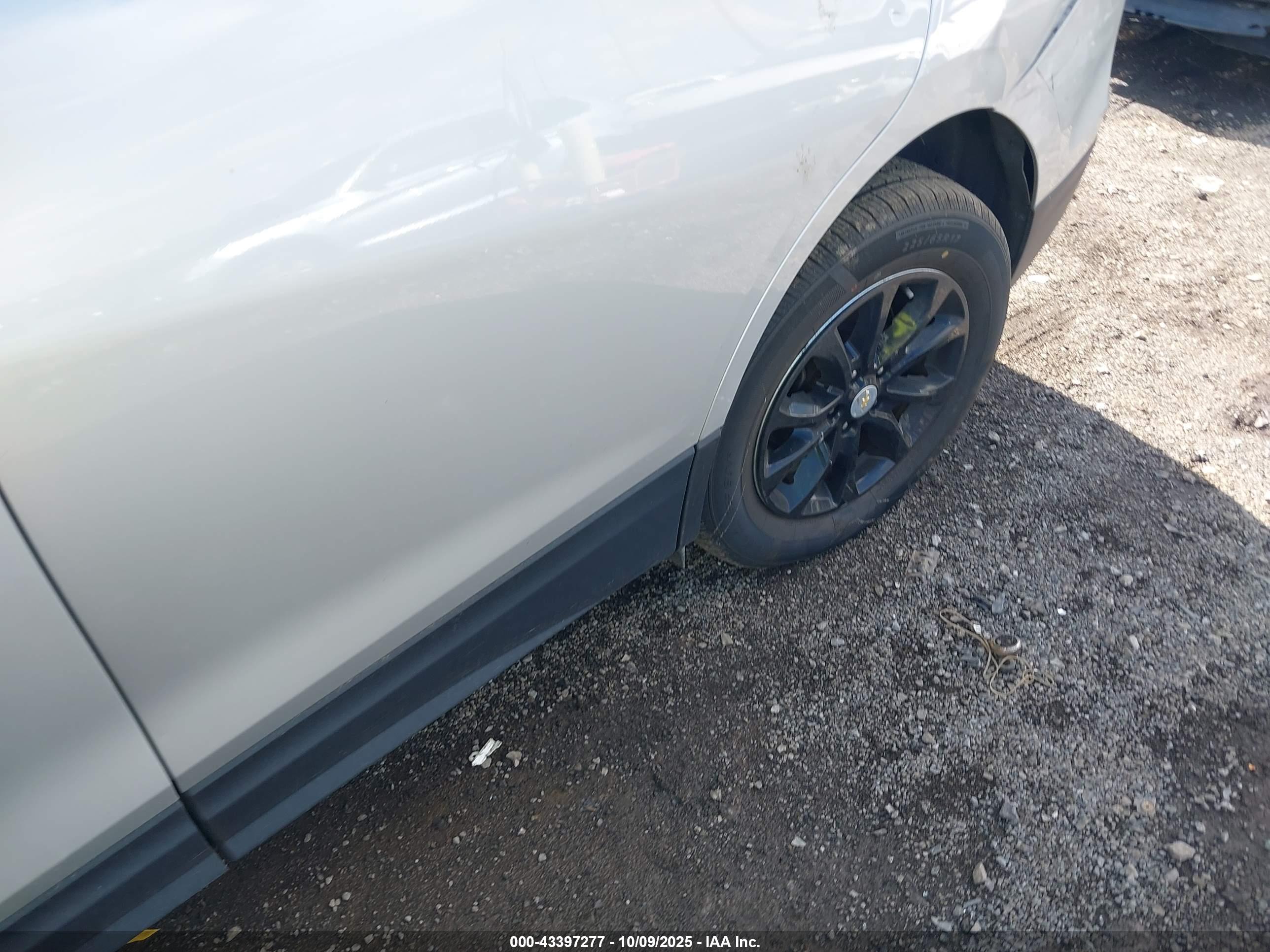 CHEVROLET EQUINOX image 6