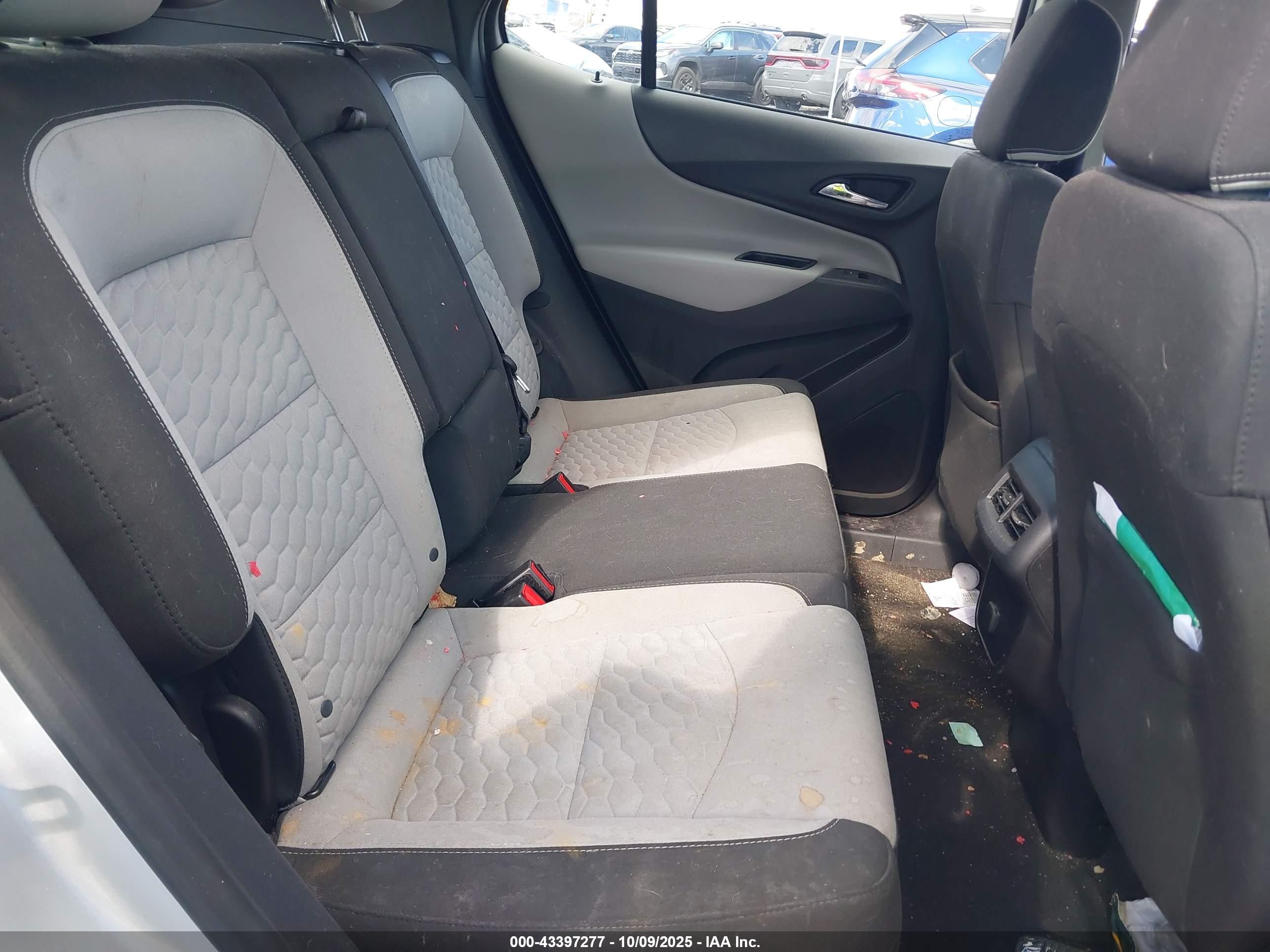 CHEVROLET EQUINOX image 8