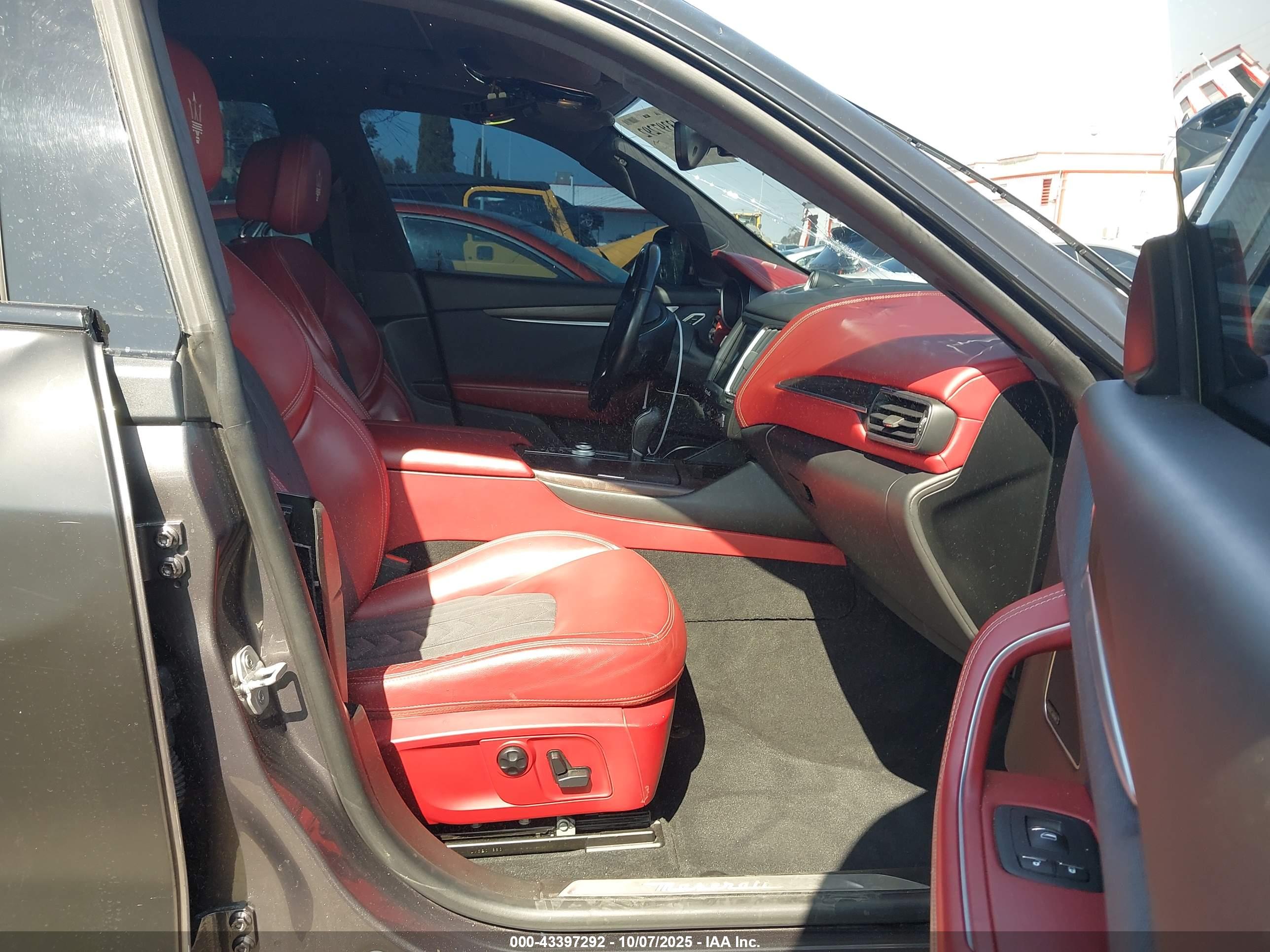 MASERATI LEVANTE image 5