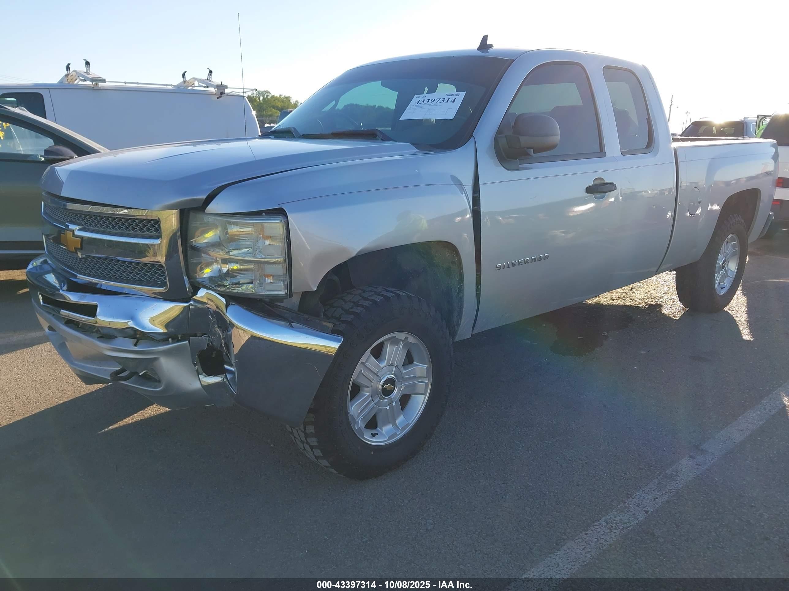 CHEVROLET SILVERADO image 2