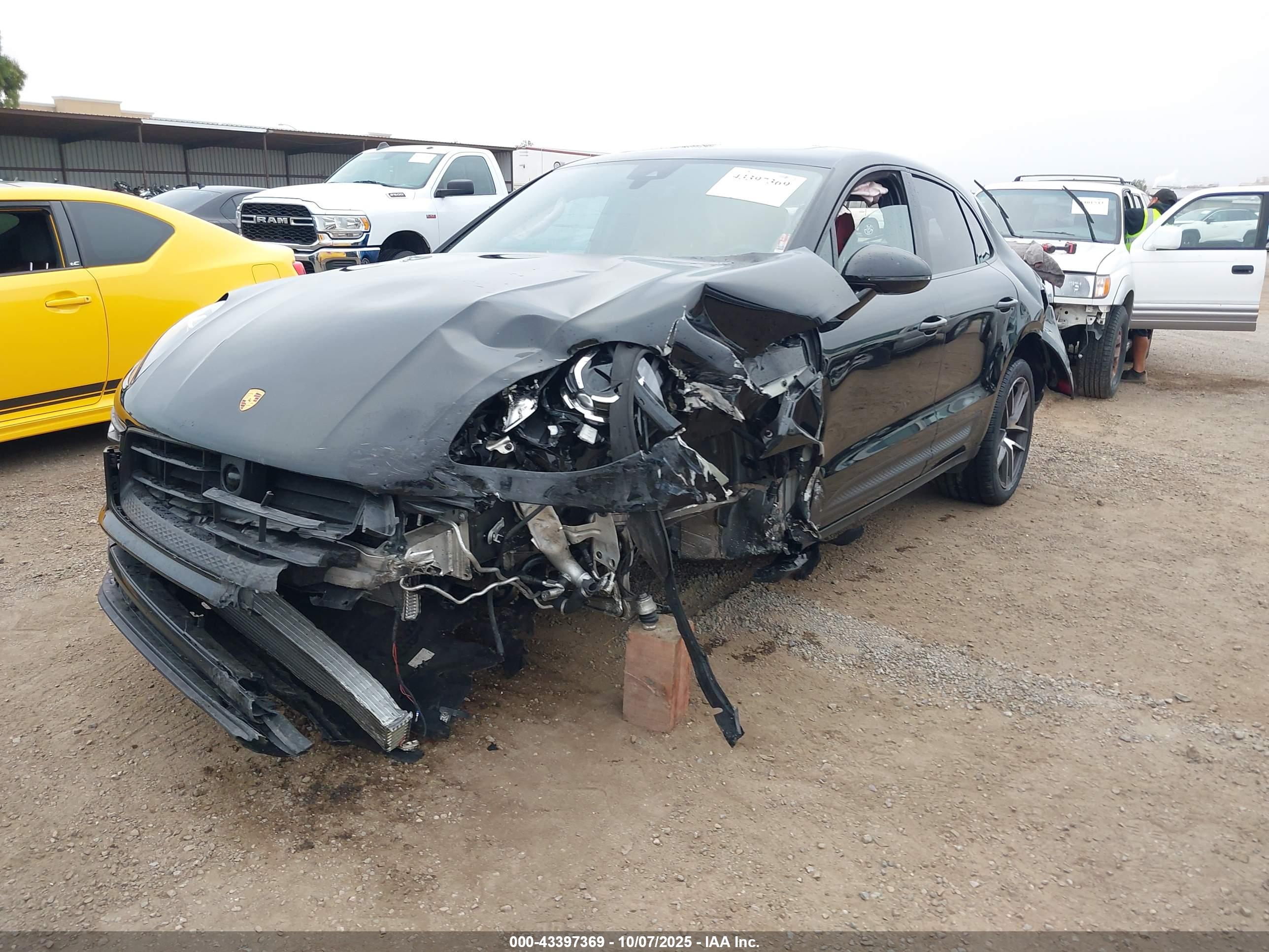 PORSCHE MACAN image 2