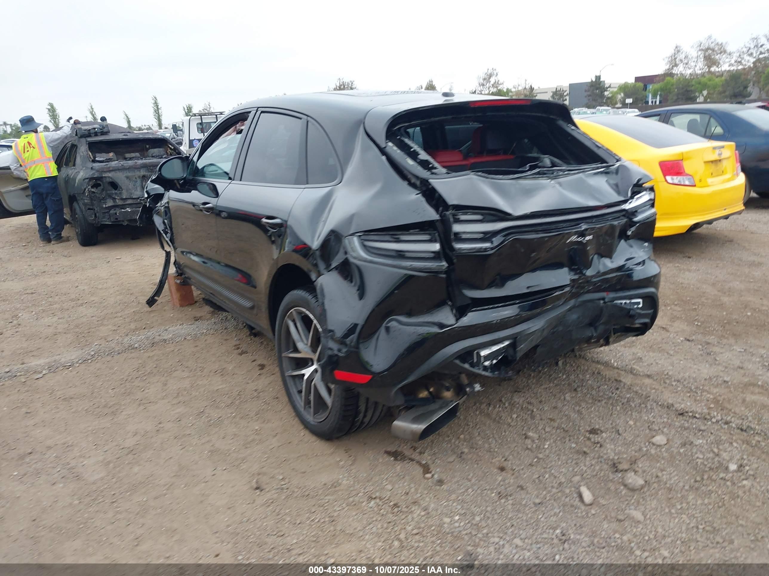 PORSCHE MACAN image 3