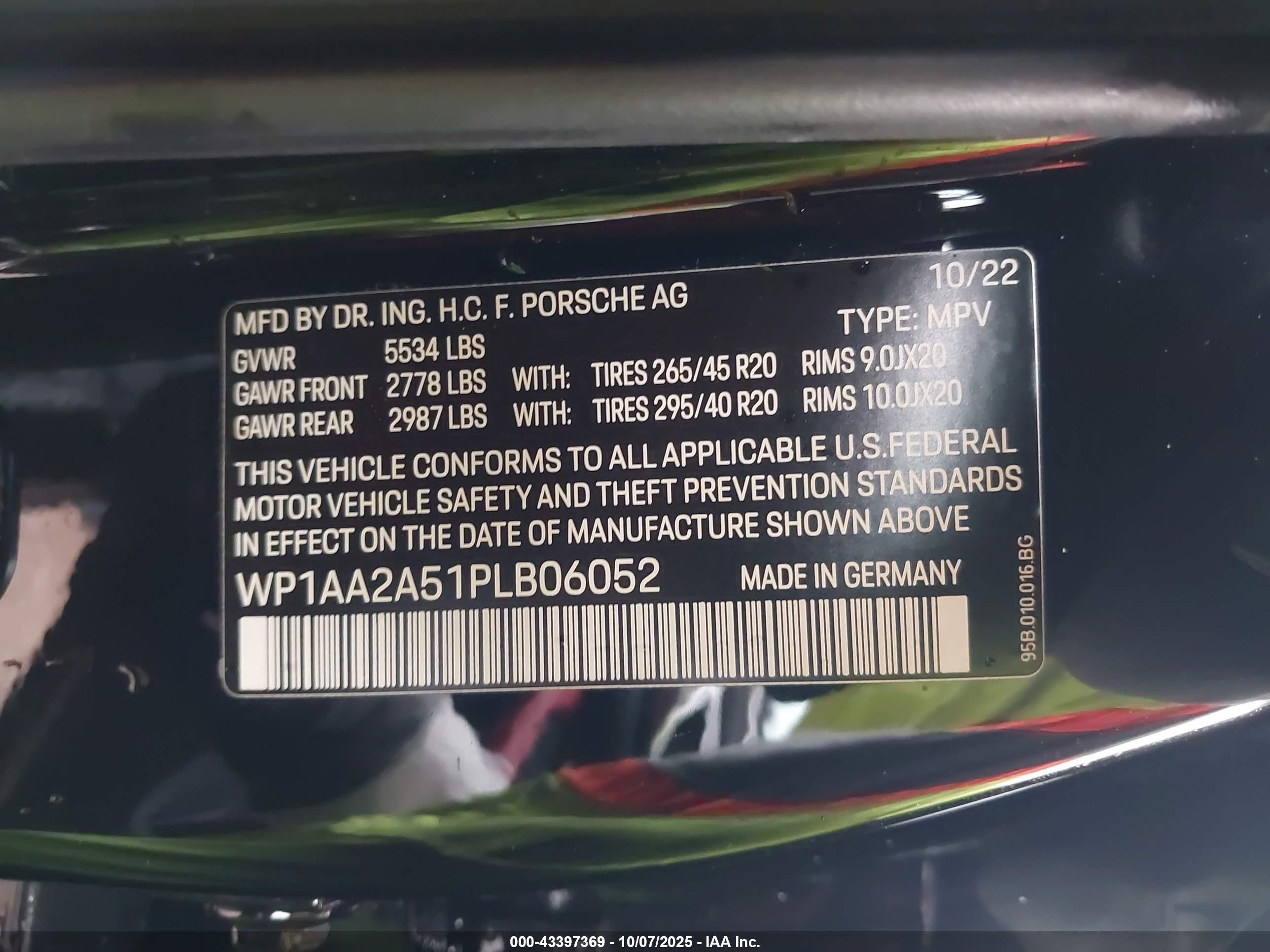 PORSCHE MACAN image 9