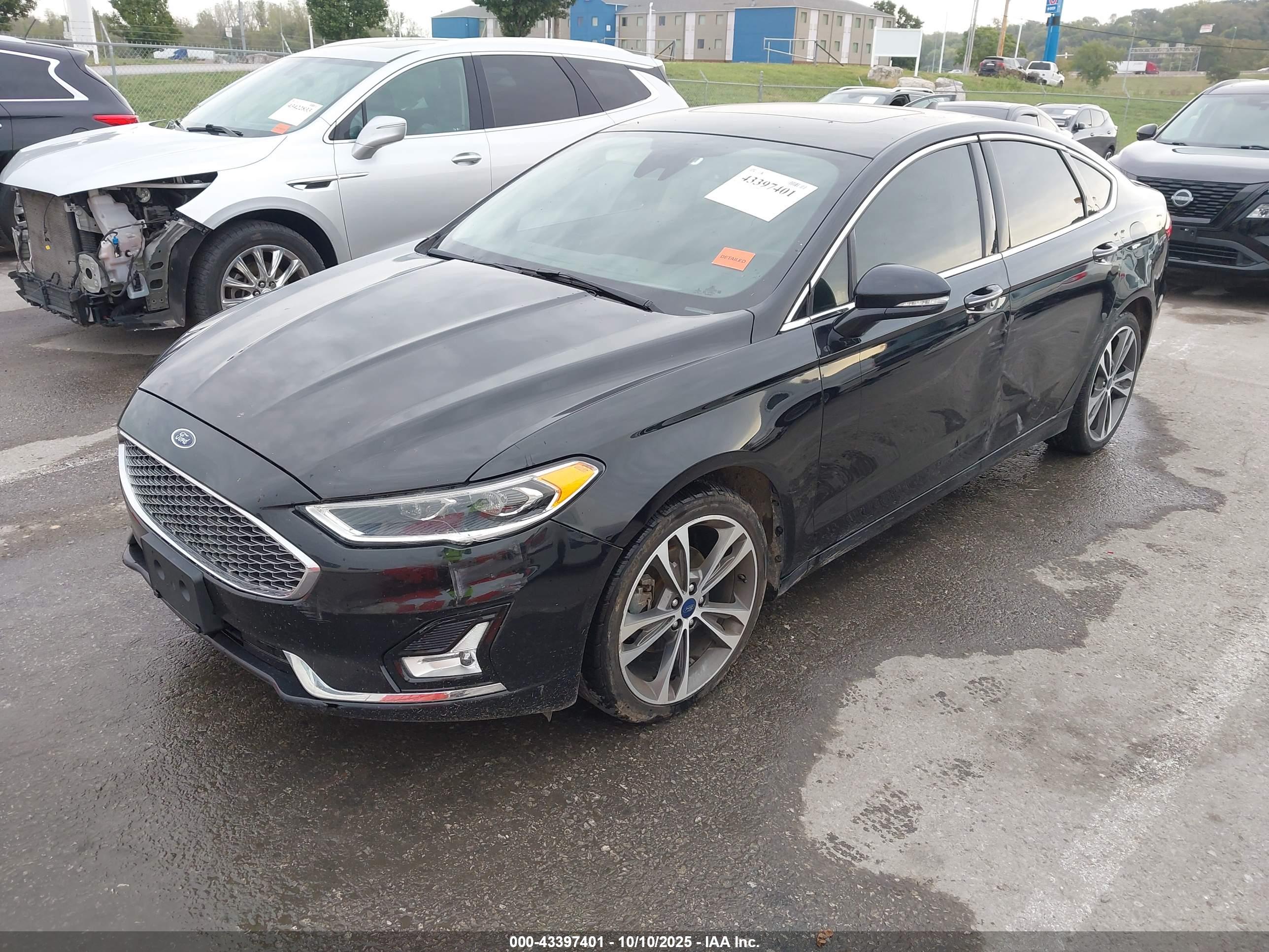 FORD FUSION image 2