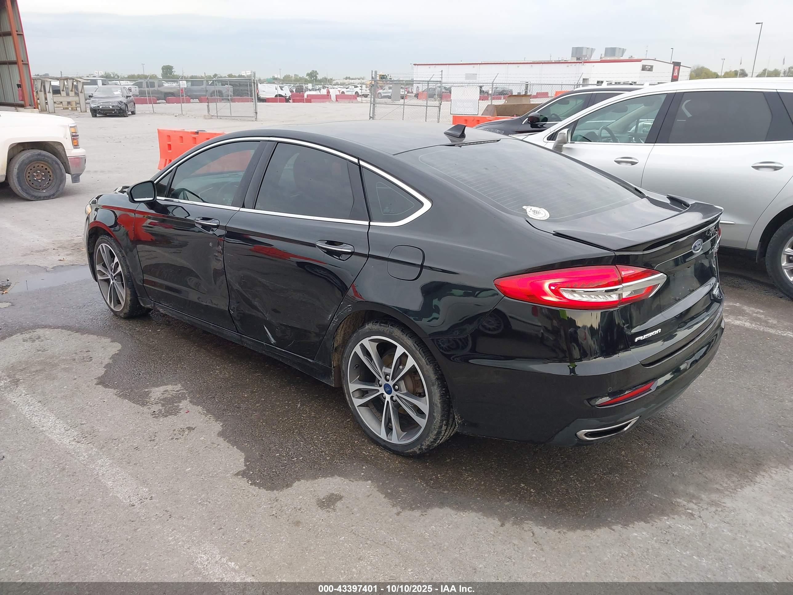 FORD FUSION image 3