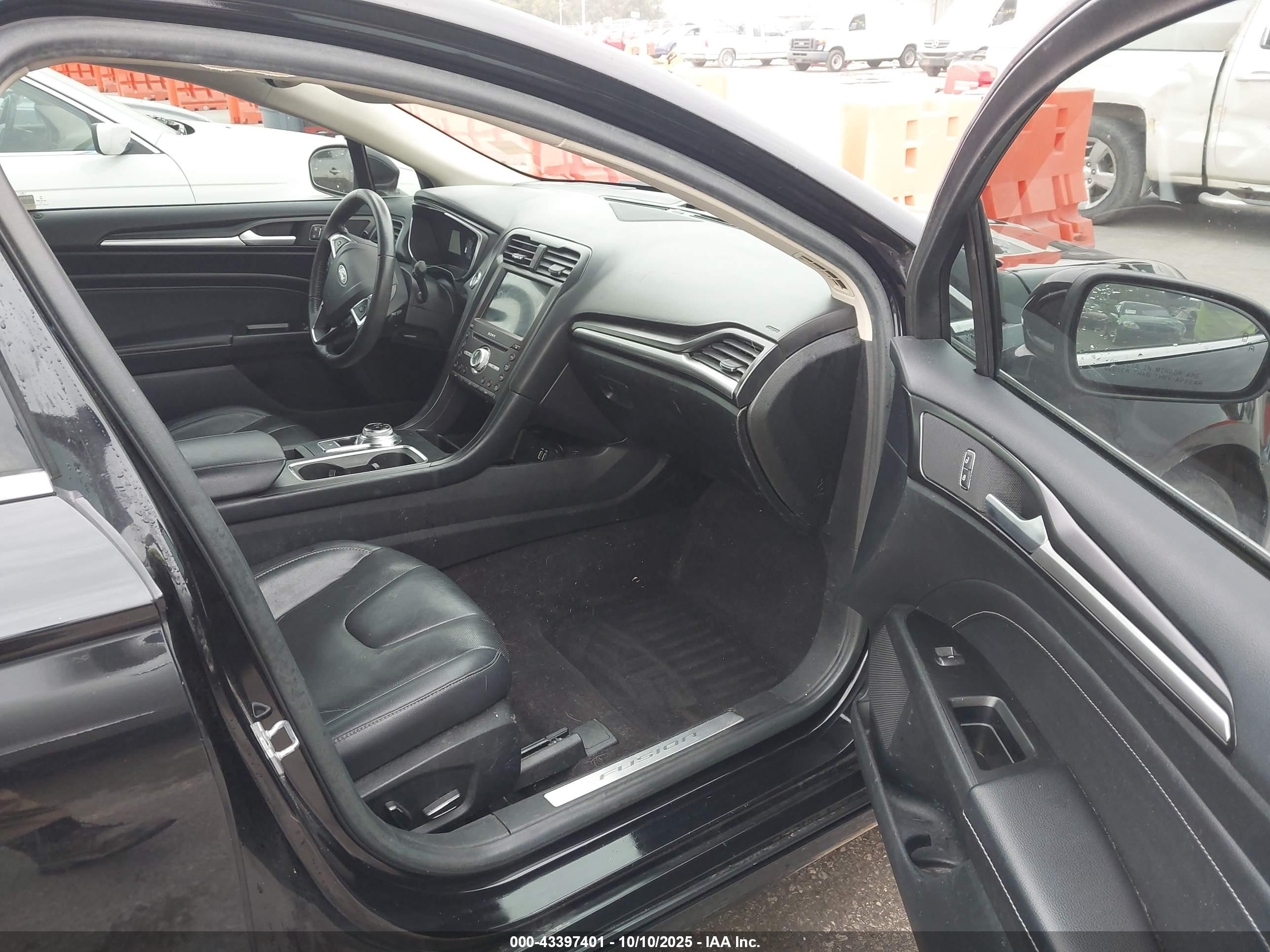 FORD FUSION image 5