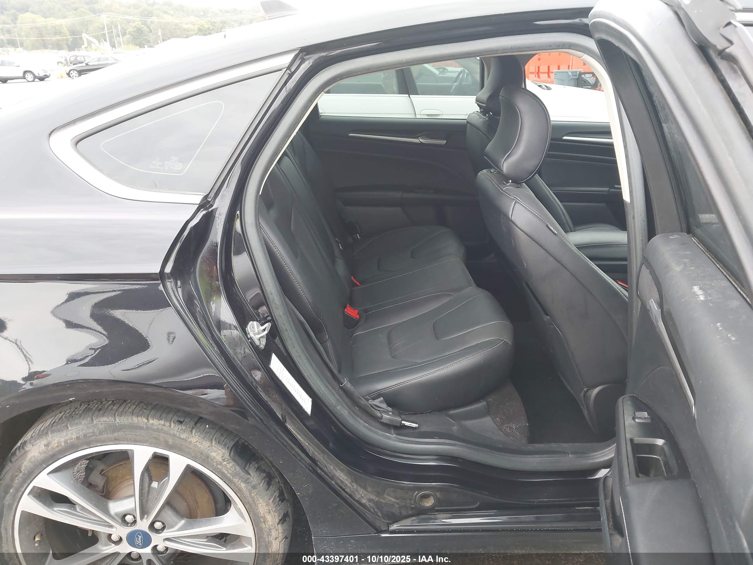 FORD FUSION image 8