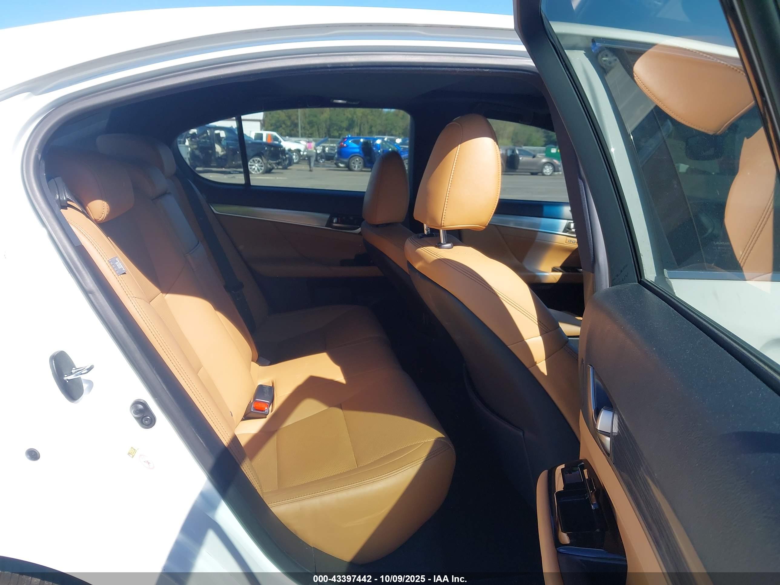 LEXUS GS image 8